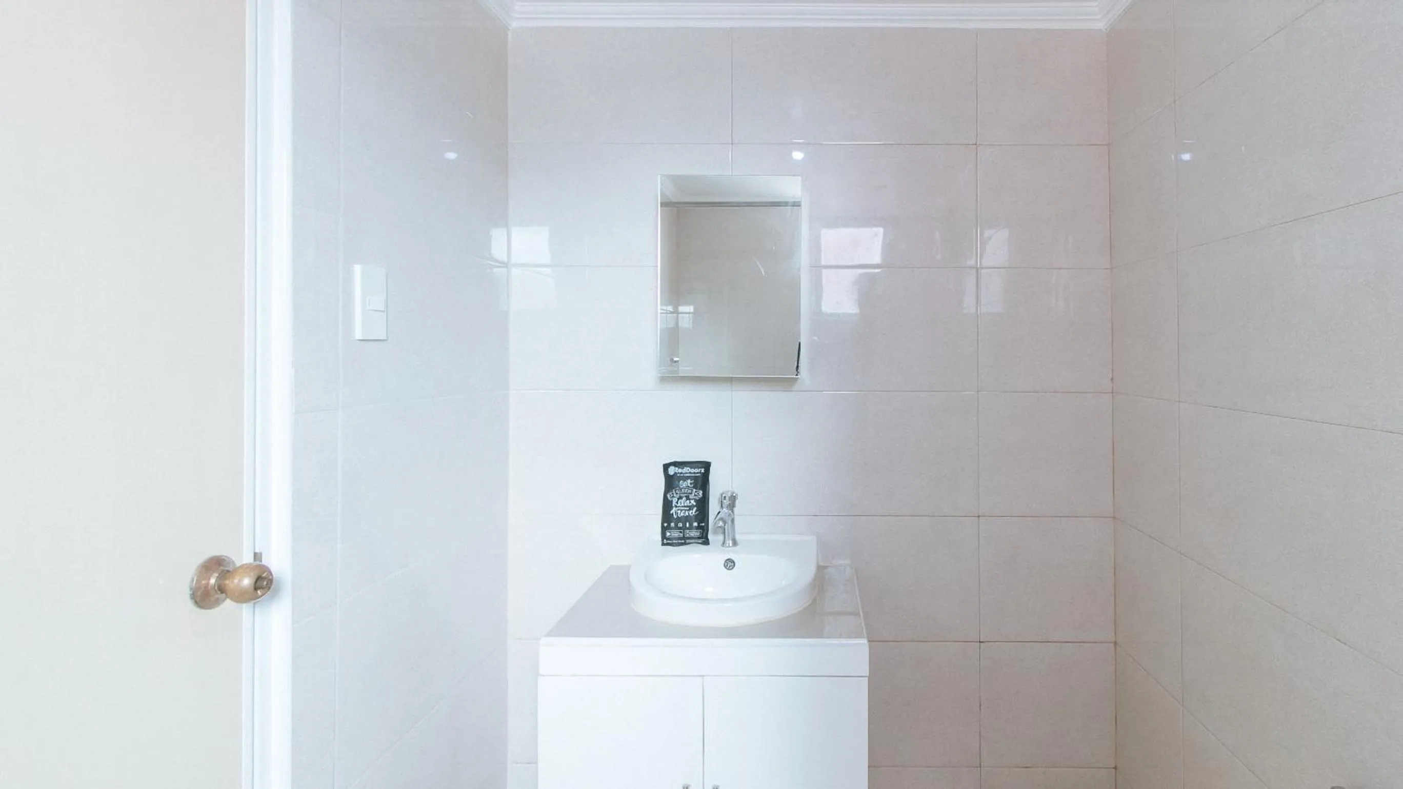 Bathroom in RedDoorz at The Providence Tower