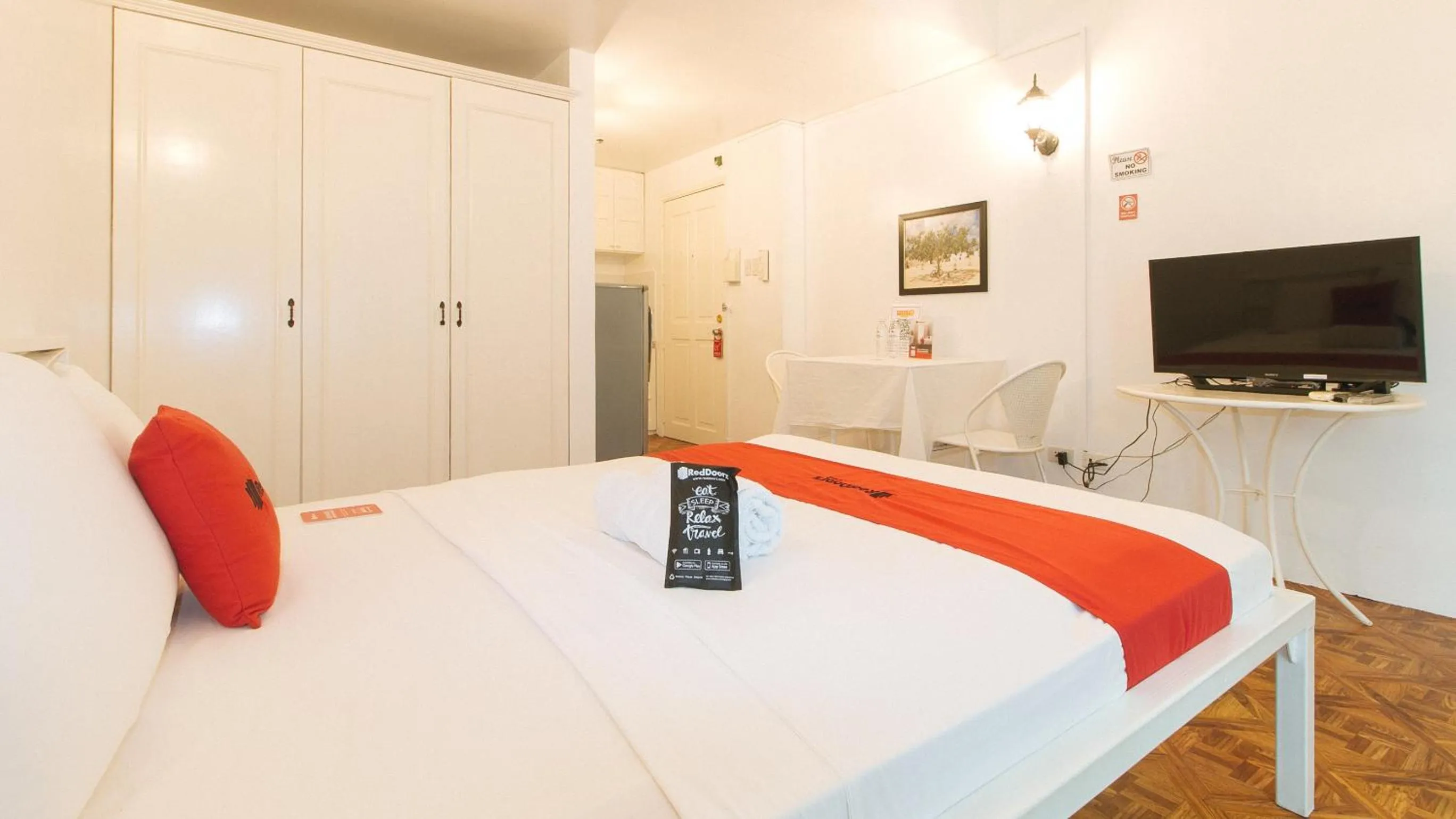 Photo of the whole room, Bed in RedDoorz at The Providence Tower