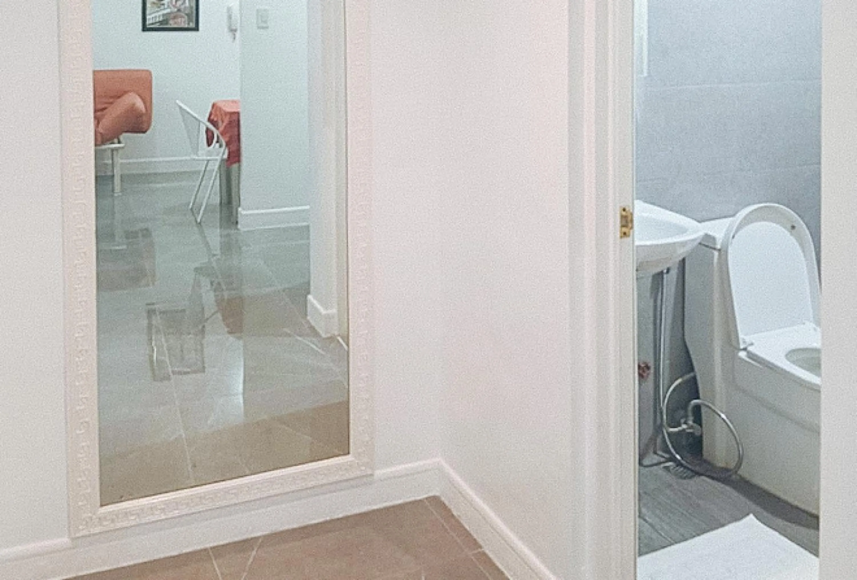 Shower in RedDoorz at The Providence Tower