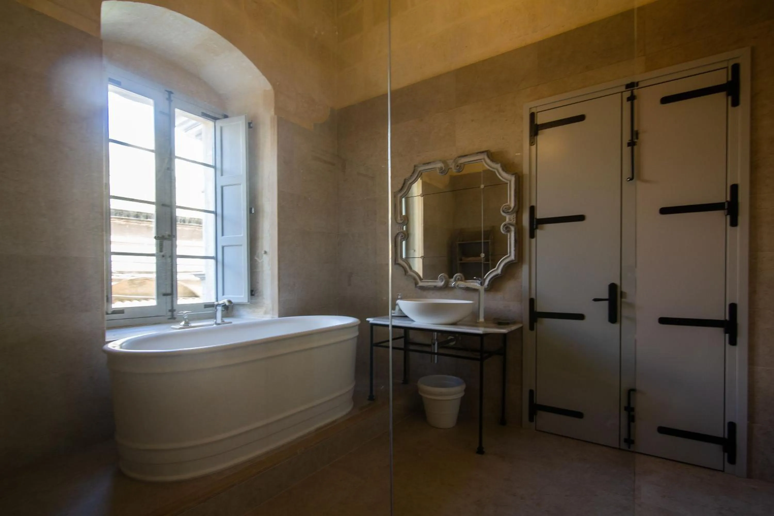 Bathroom in Palazzino Birgu Host Family Bed and Breakfast