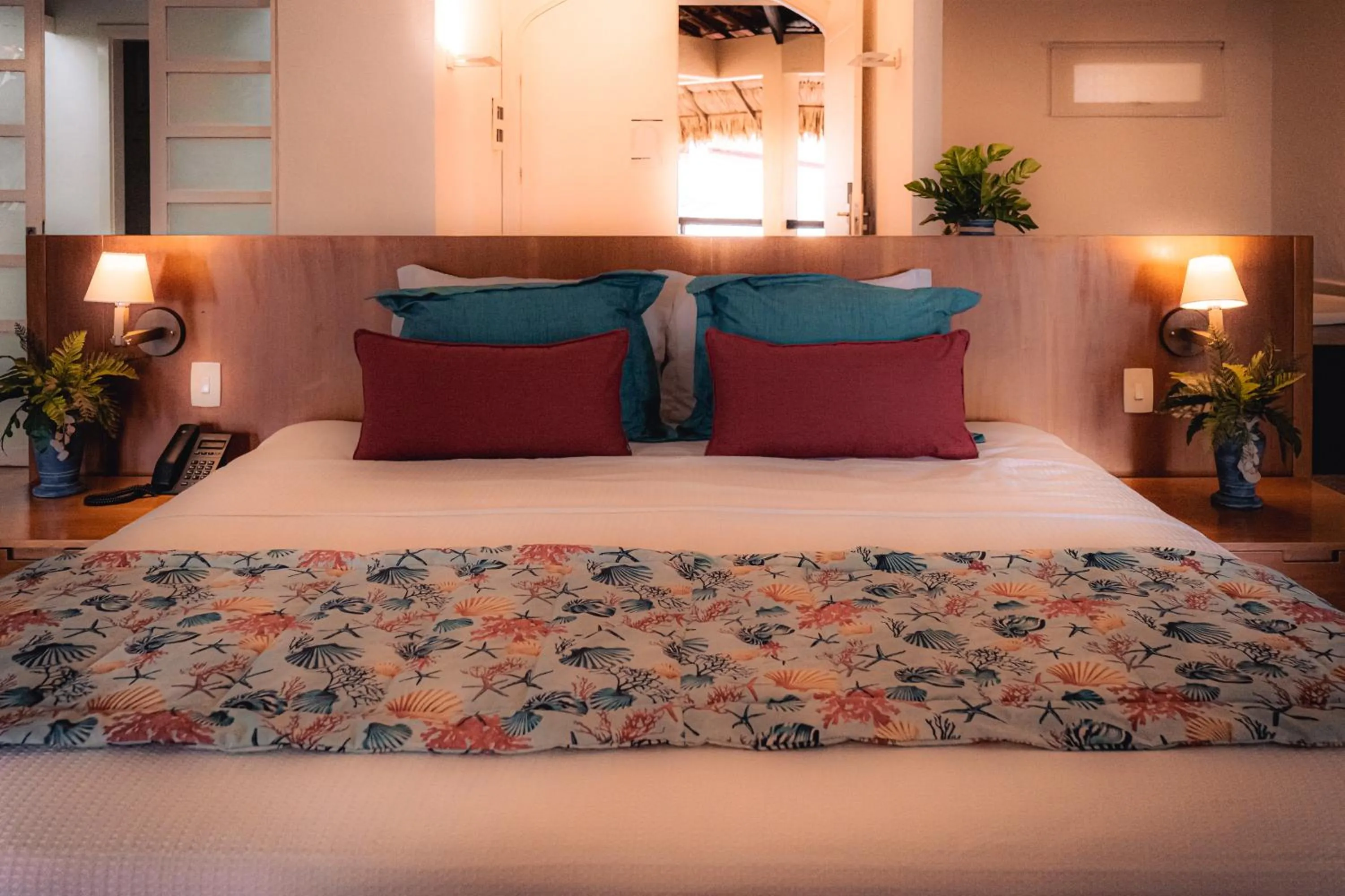 Photo of the whole room, Bed in Sun City Rota das Emoções