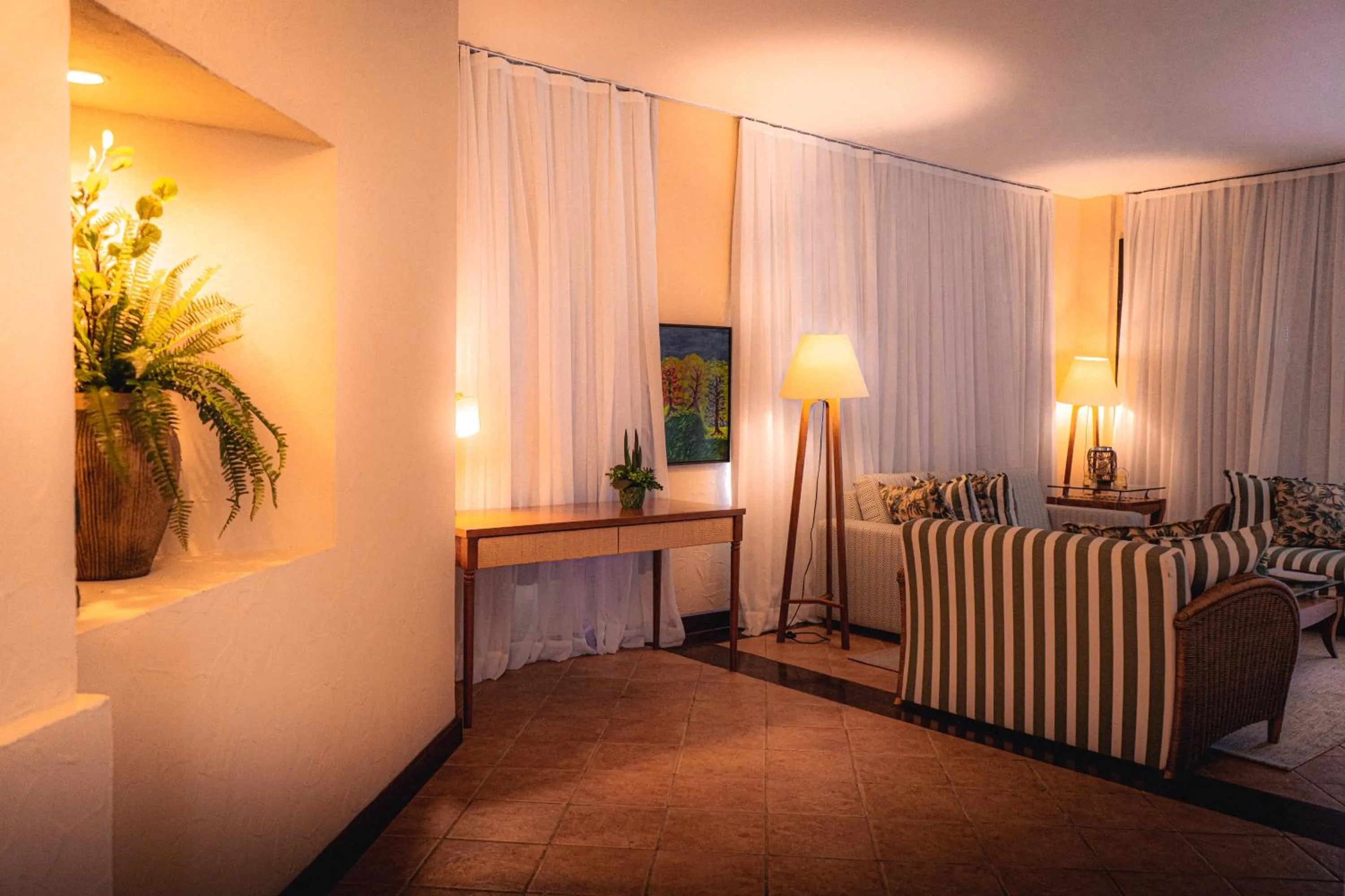 Seating area, Bed in Sun City Rota das Emoções