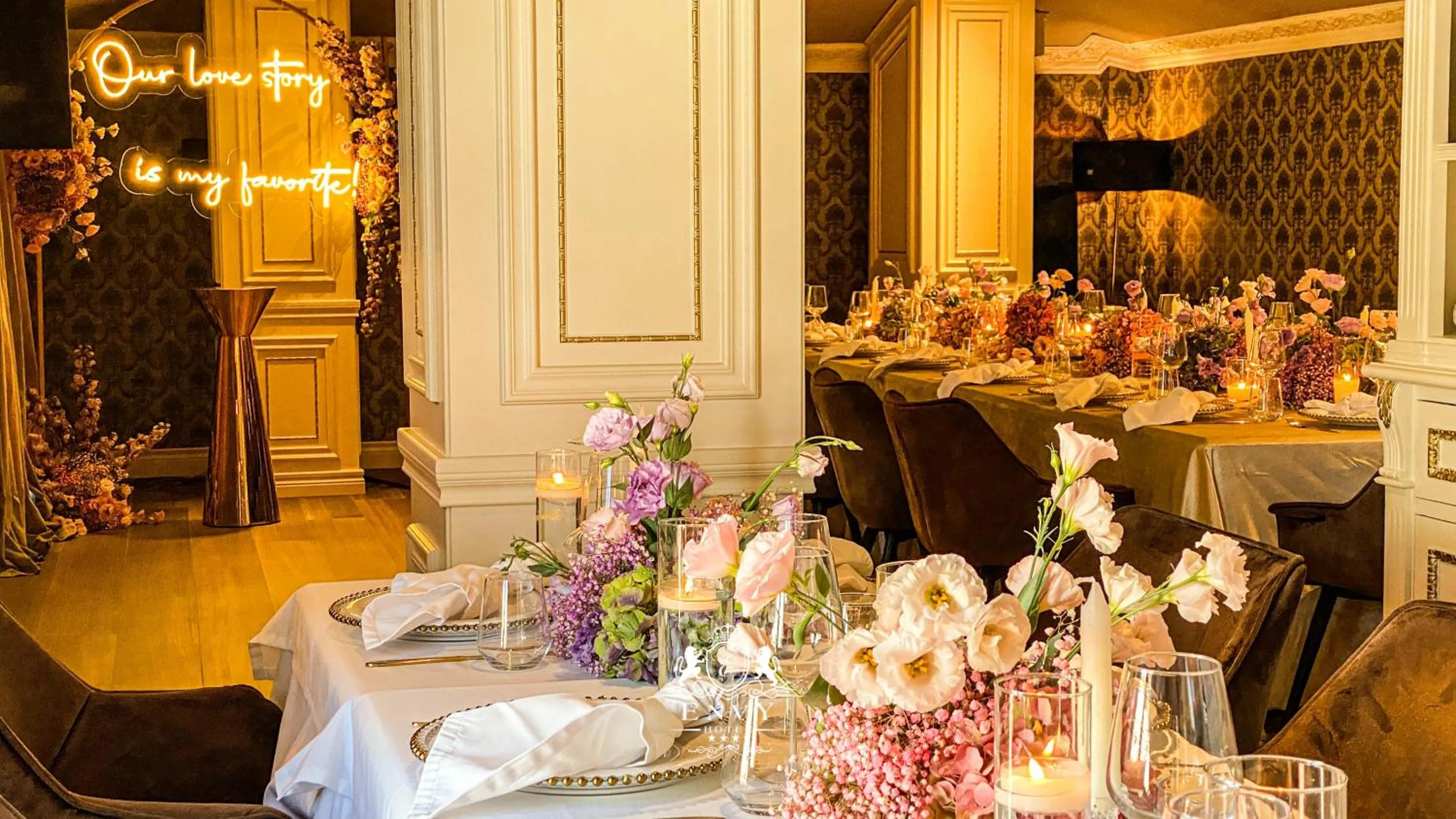 Restaurant/places to eat in Envy Hotel