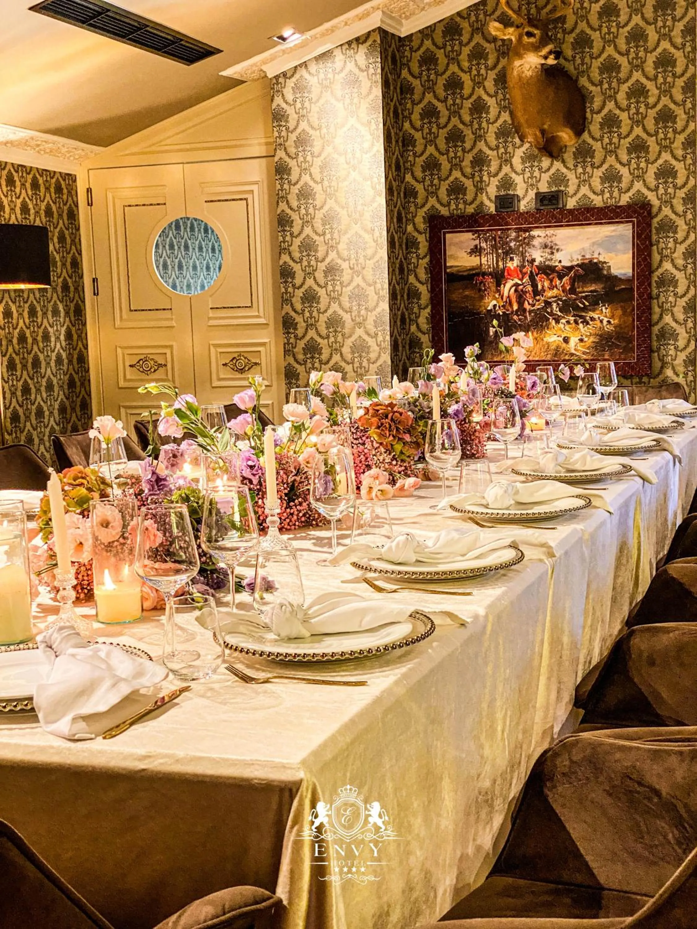 Restaurant/places to eat in Envy Hotel