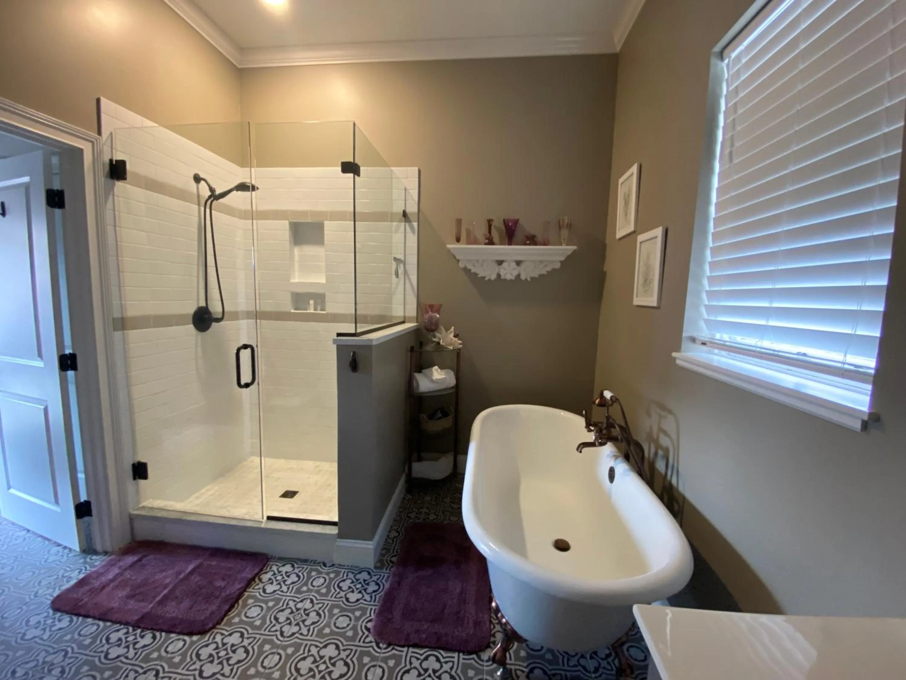 Bathroom in Belle Louise Historic Bed & Breakfast