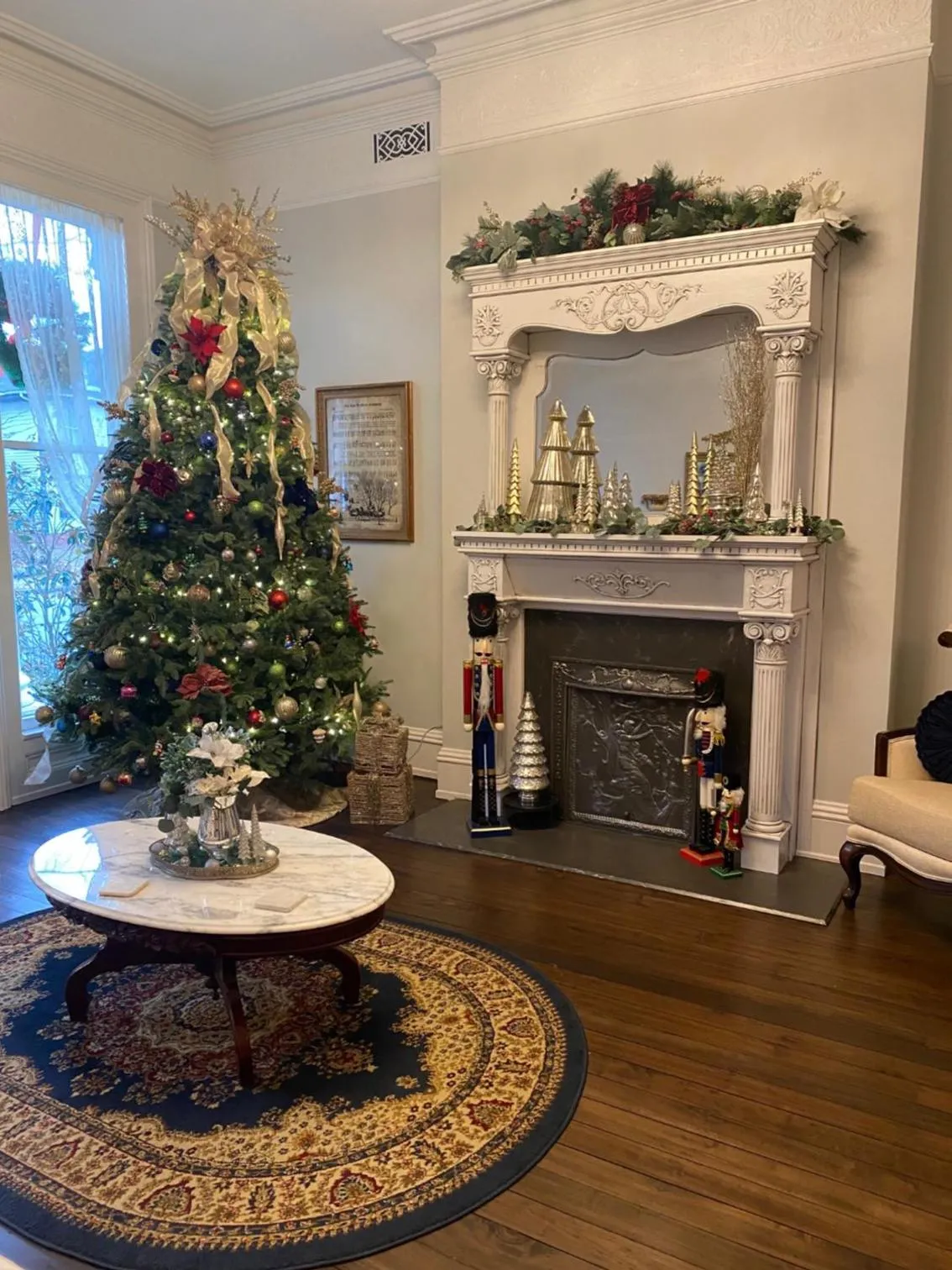 Living room in Belle Louise Historic Bed & Breakfast