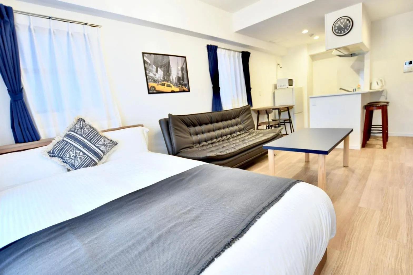 Living room, Bed in Riverside Inn Hakata