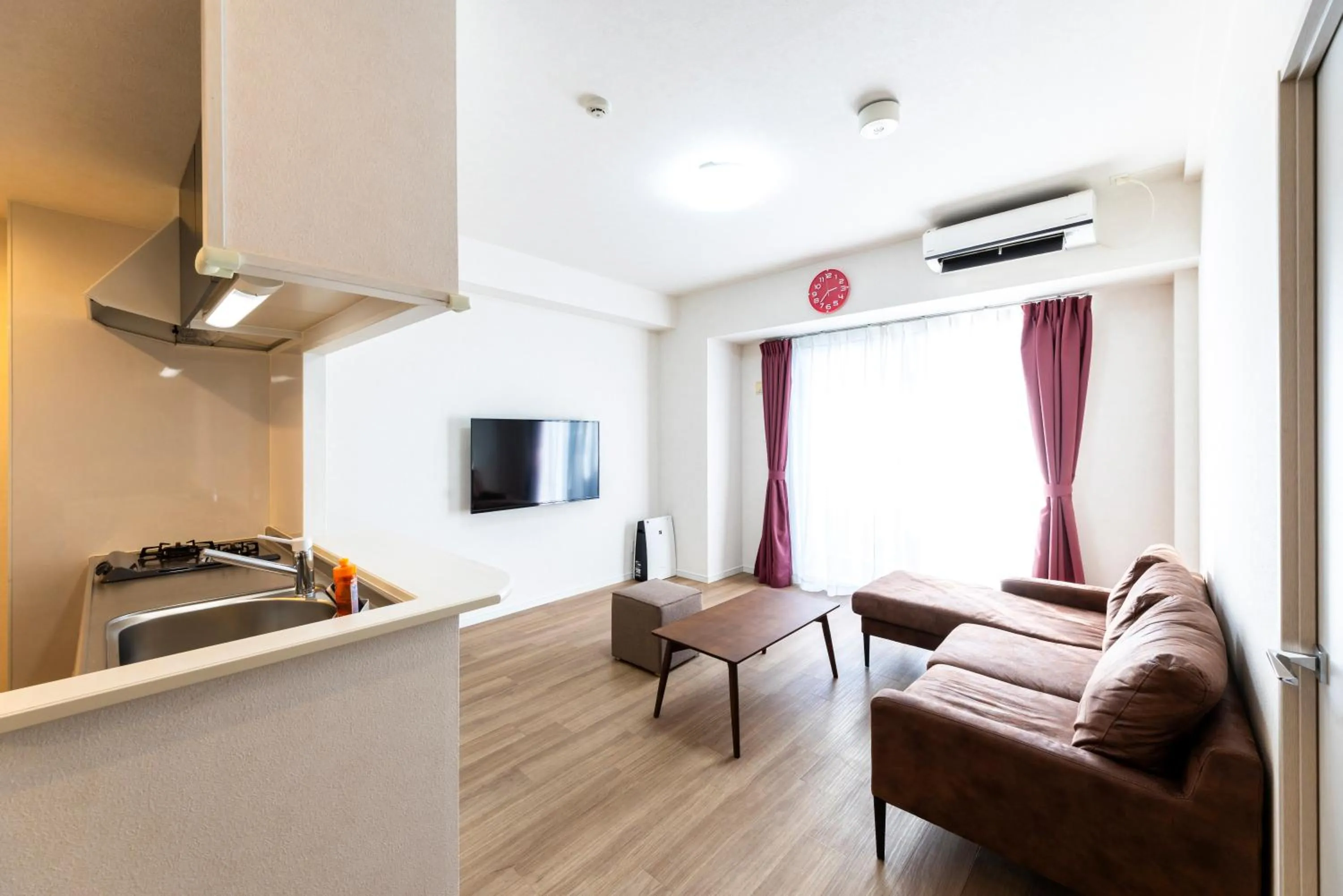Communal lounge/ TV room in Riverside Inn Hakata