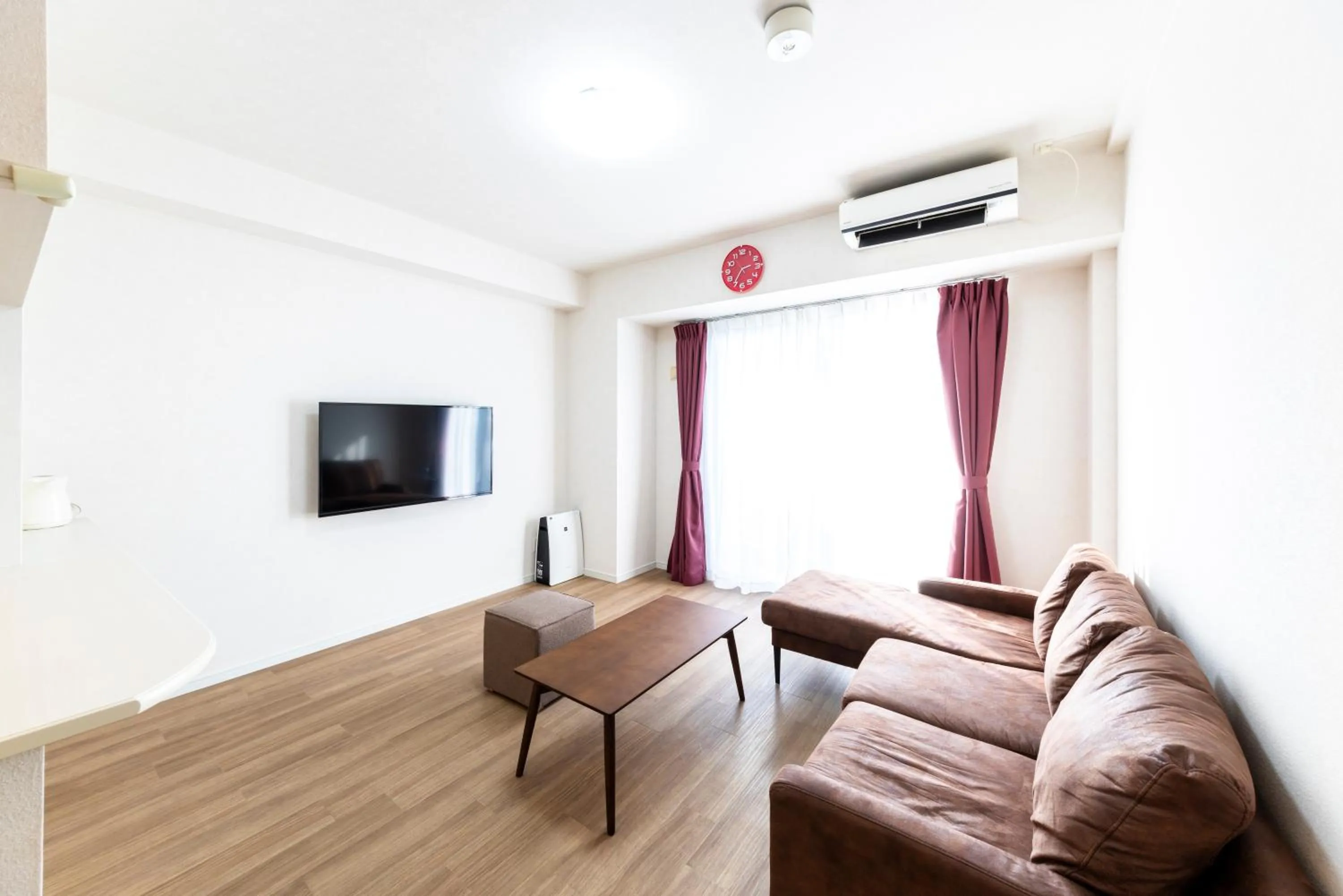 Communal lounge/ TV room in Riverside Inn Hakata
