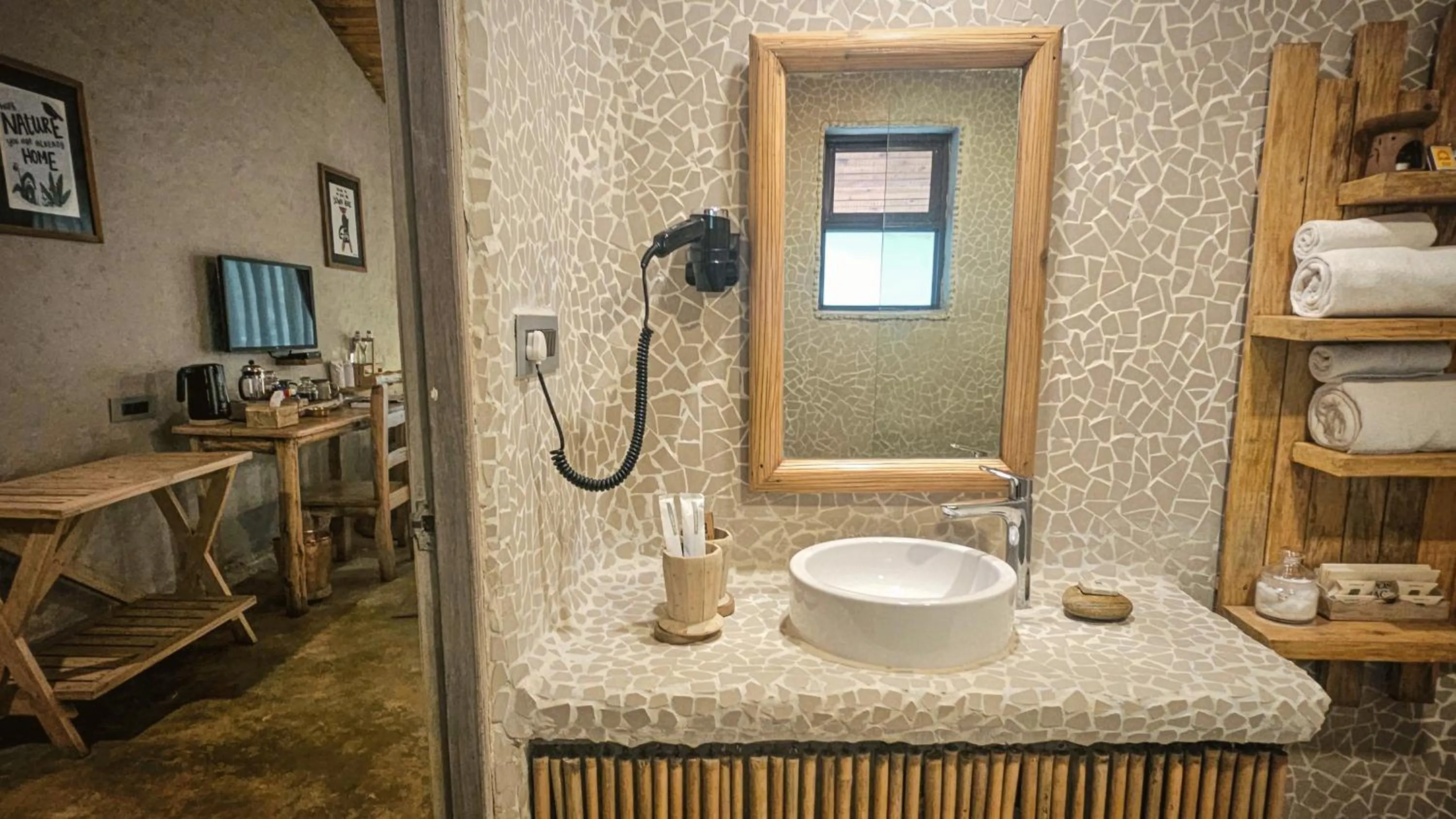 Bathroom in Barahi Jungle Lodge
