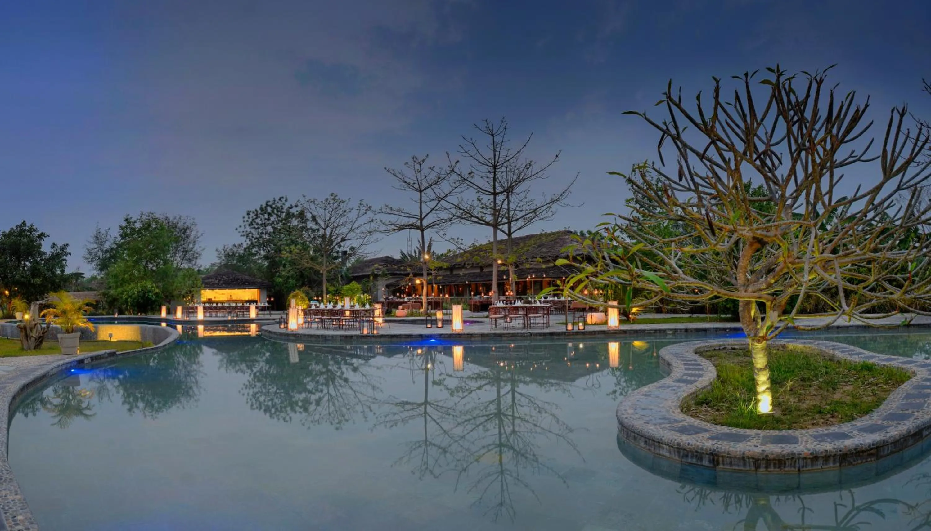 Pool view in Barahi Jungle Lodge