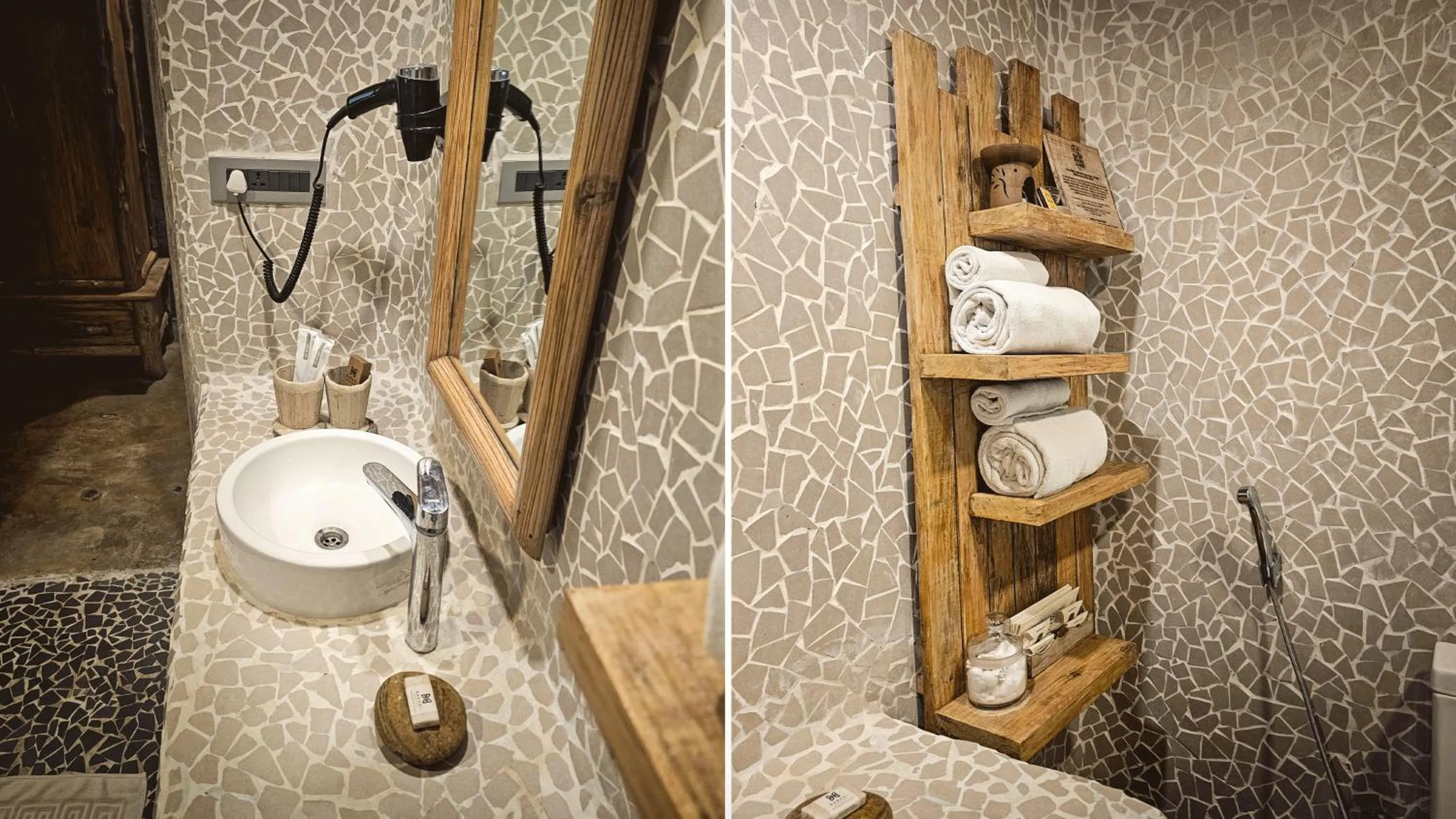 Bathroom in Barahi Jungle Lodge