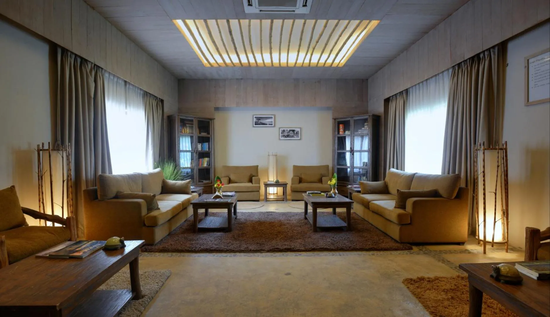 Communal lounge/ TV room in Barahi Jungle Lodge