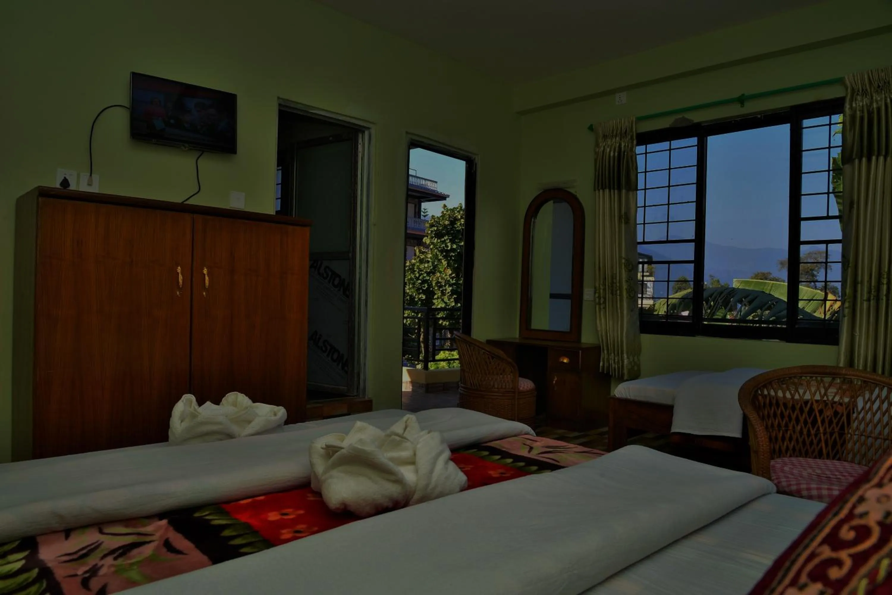 Living room, Bed in Hotel Mandala