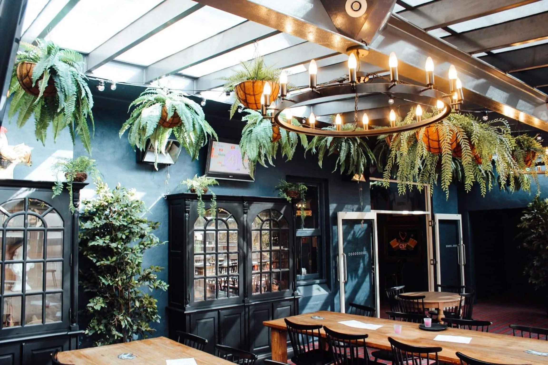 Restaurant/places to eat in Royal Hotel Oberon