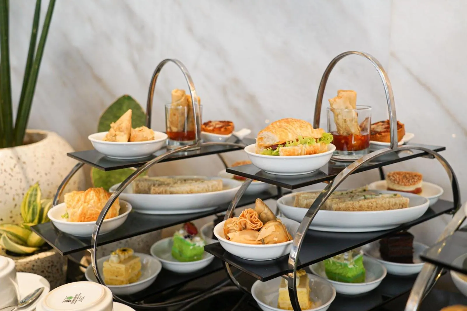 Restaurant/places to eat in Grand Swiss-Belhotel Darmo