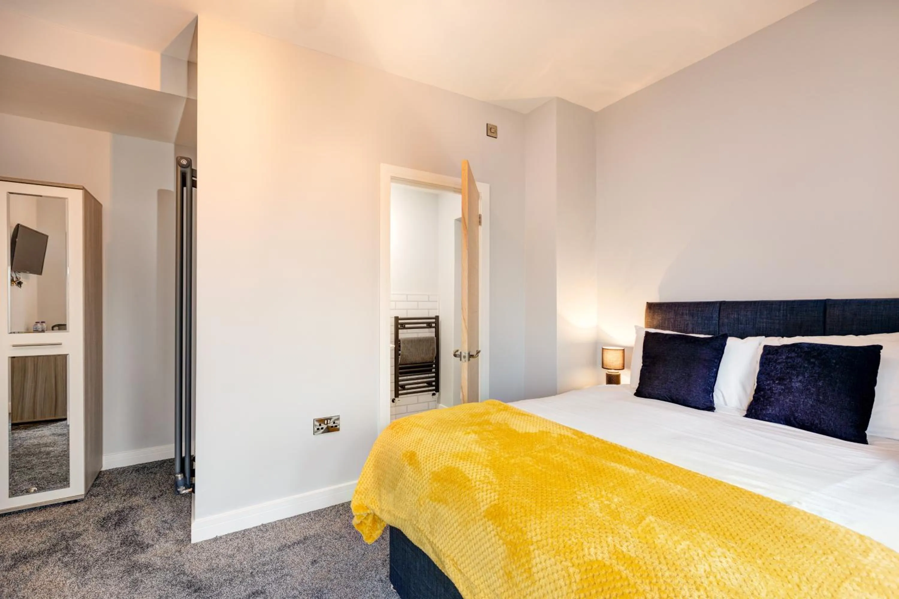 Bed in Bondgate Hotel East Midlands Airport