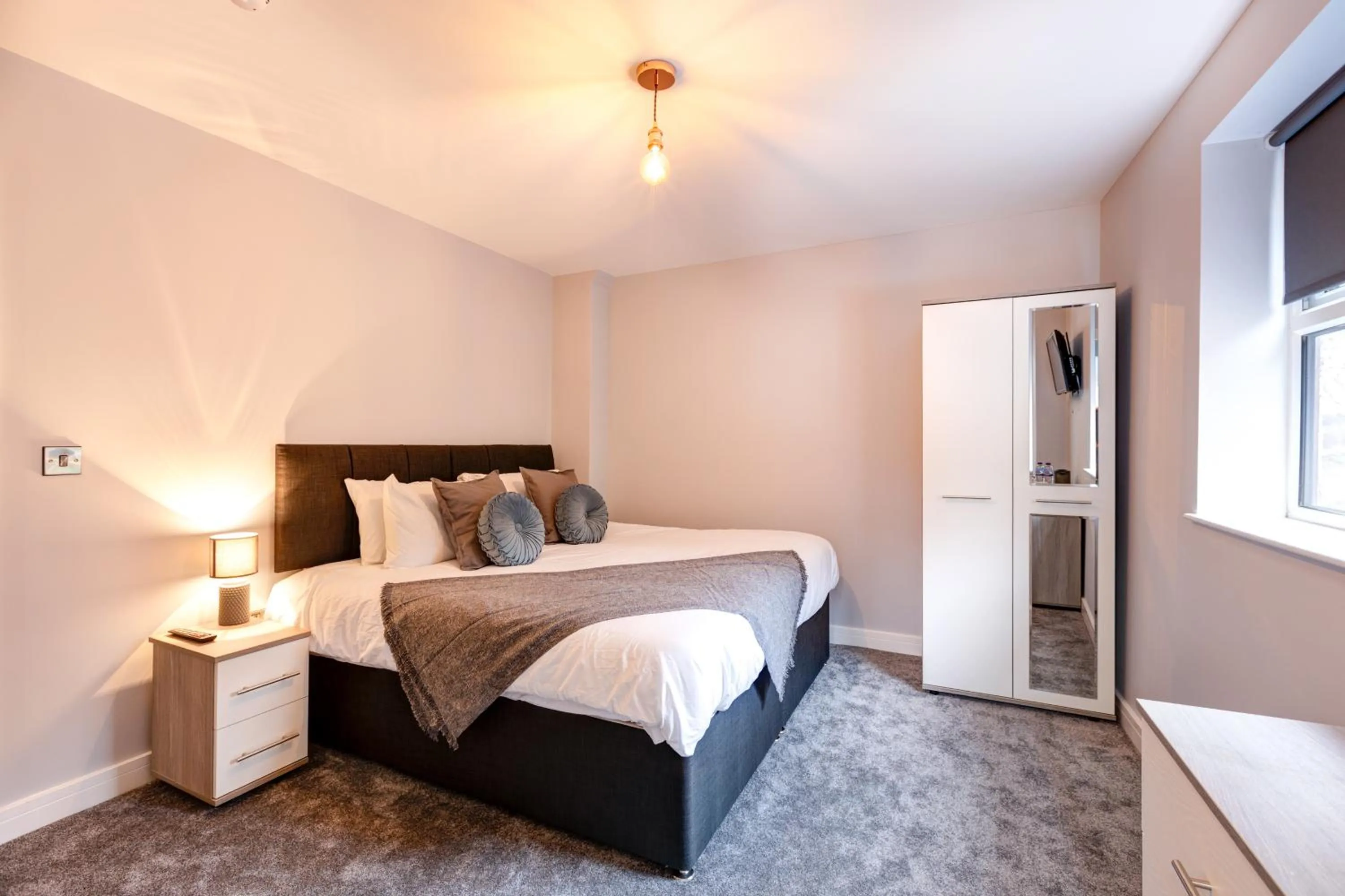 Bed in Bondgate Hotel East Midlands Airport