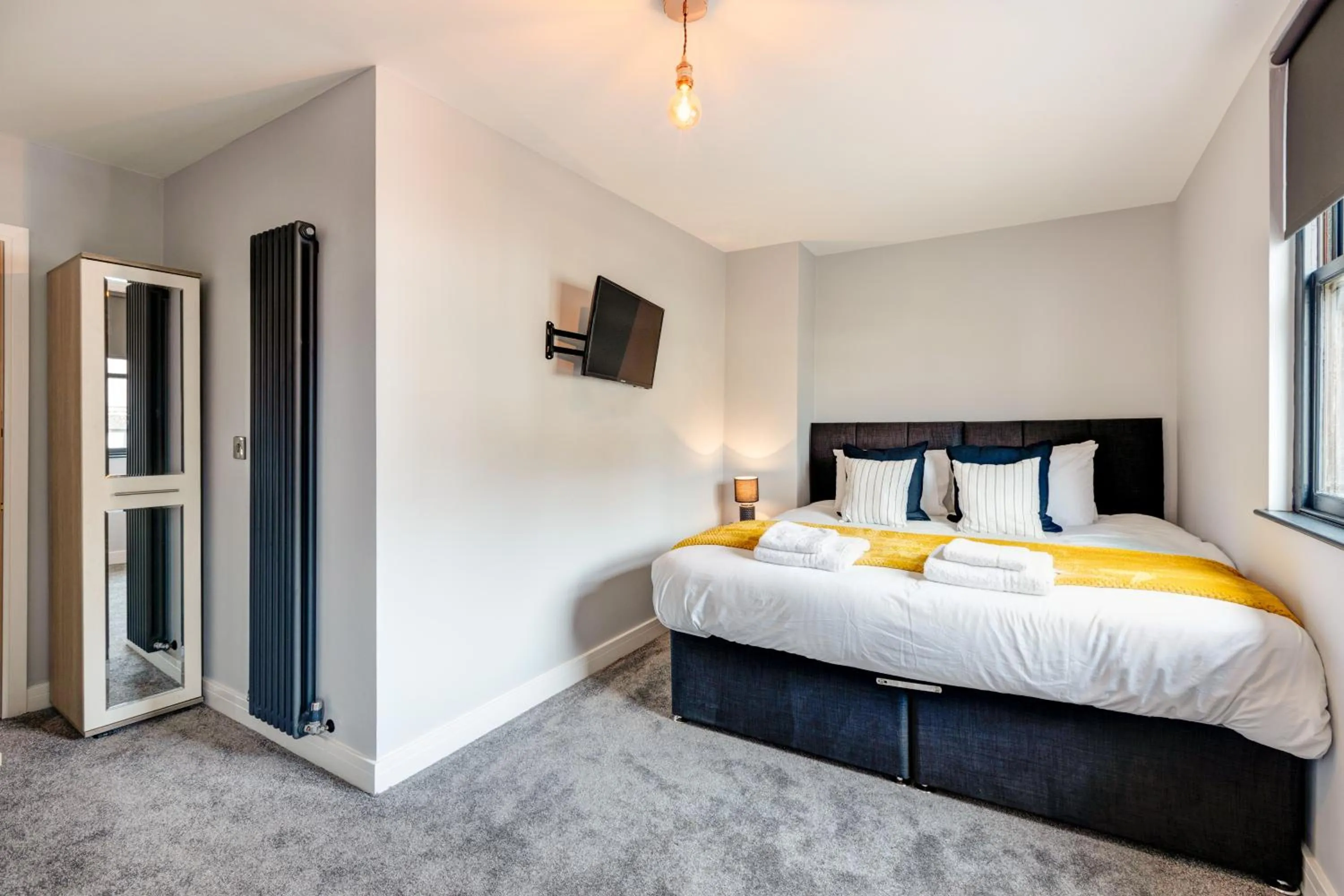 Bed in Bondgate Hotel East Midlands Airport