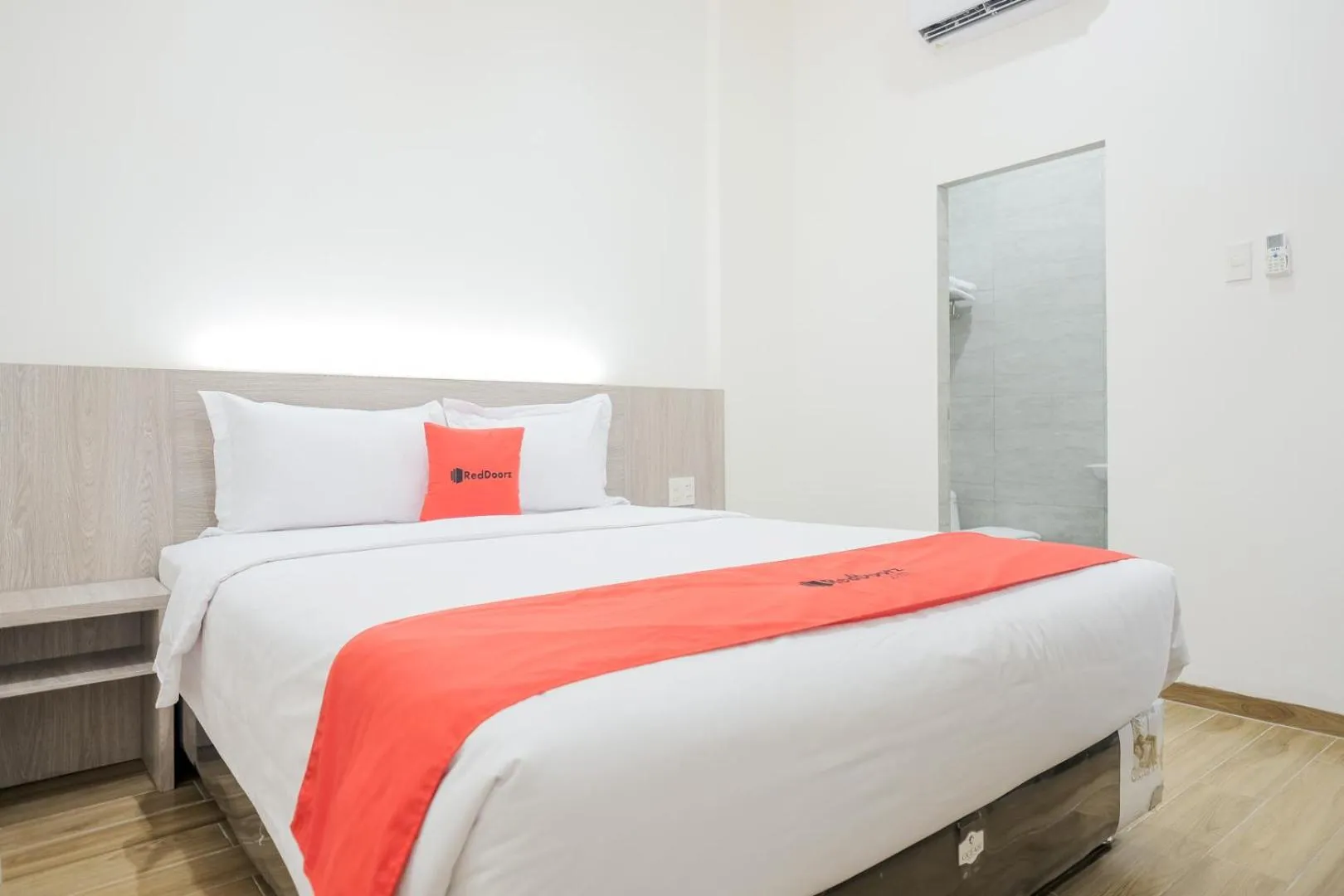 Bed in RedDoorz Plus @ Jalan Juanda Medan