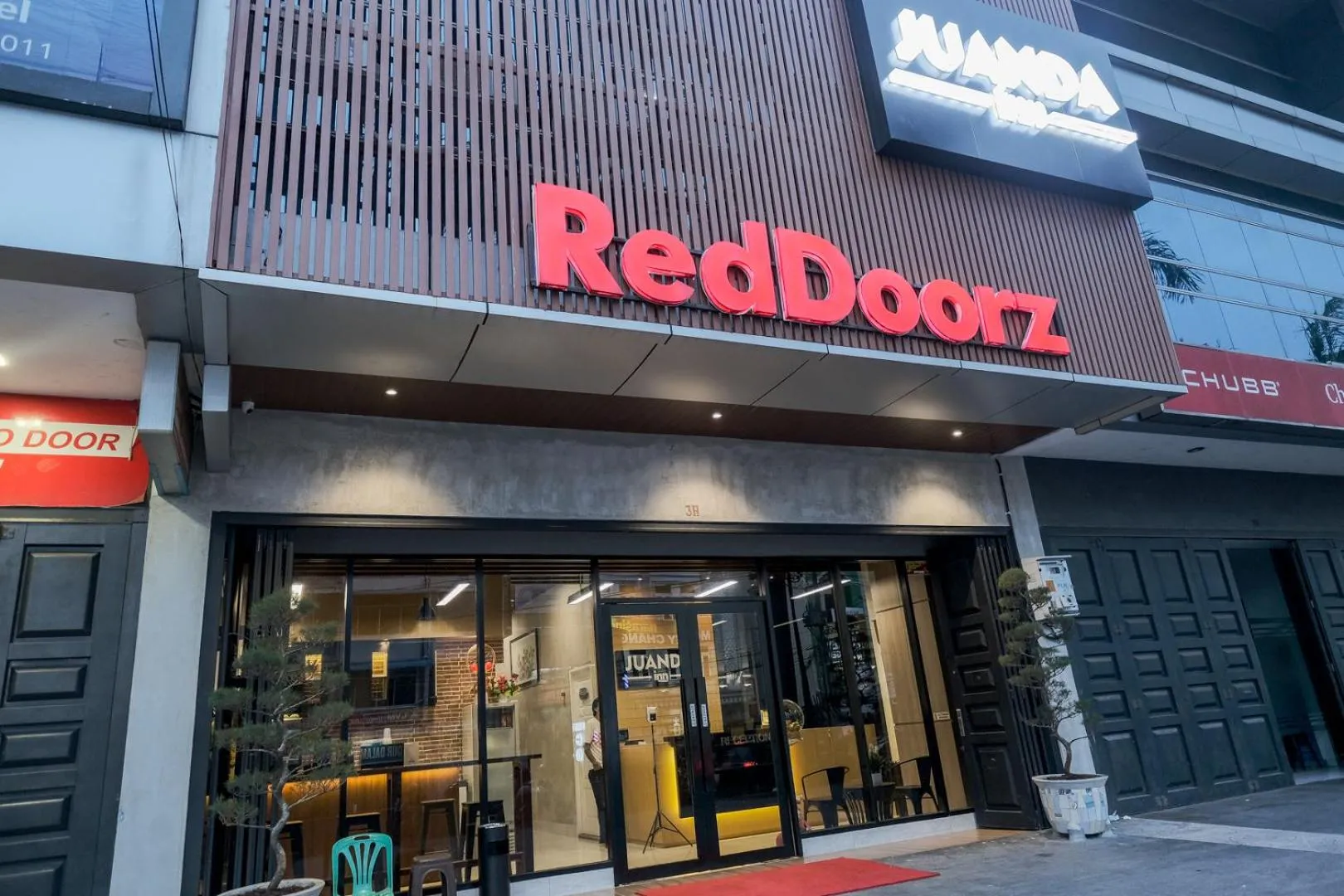 RedDoorz Plus @ Jalan Juanda Medan