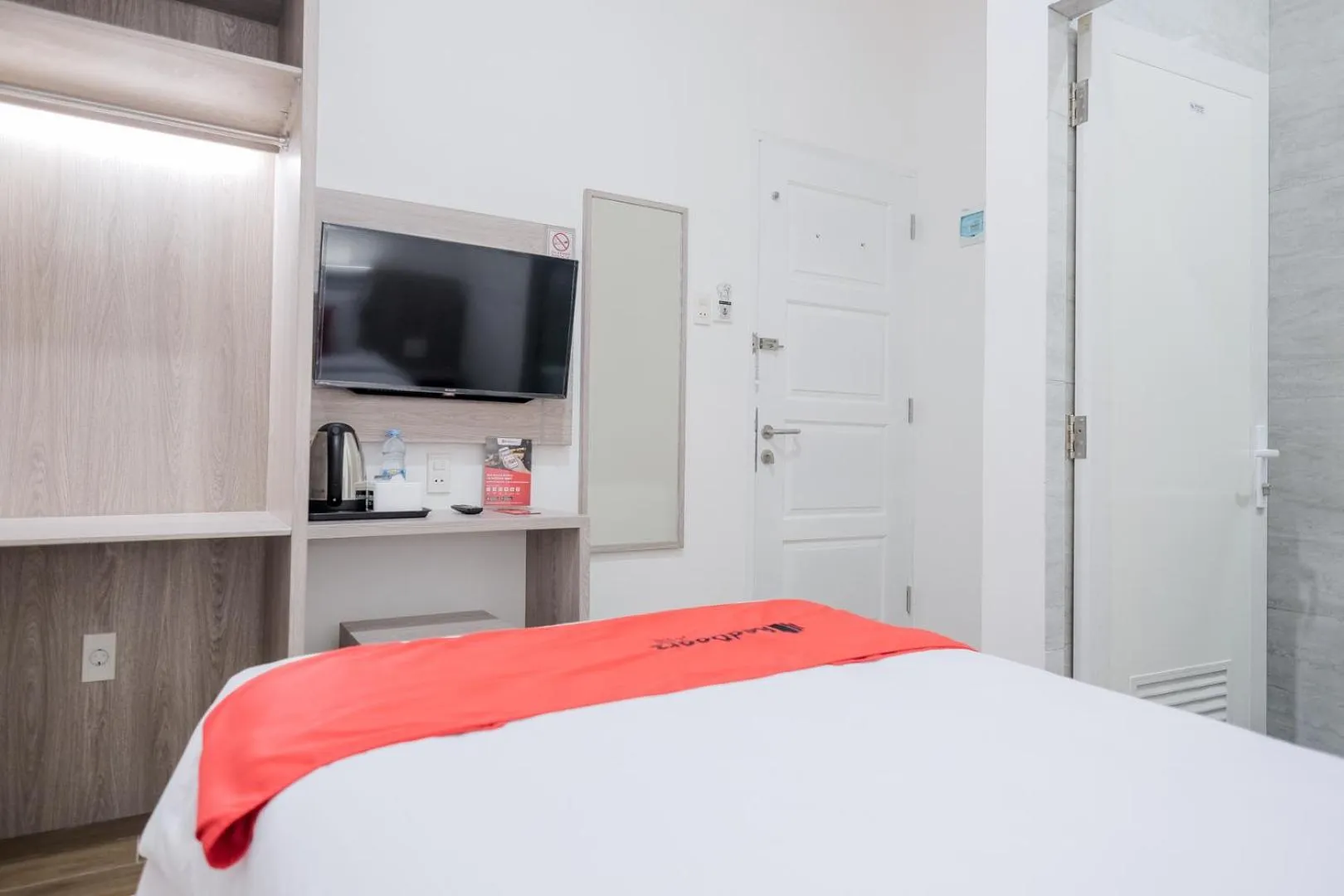 Bed in RedDoorz Plus @ Jalan Juanda Medan