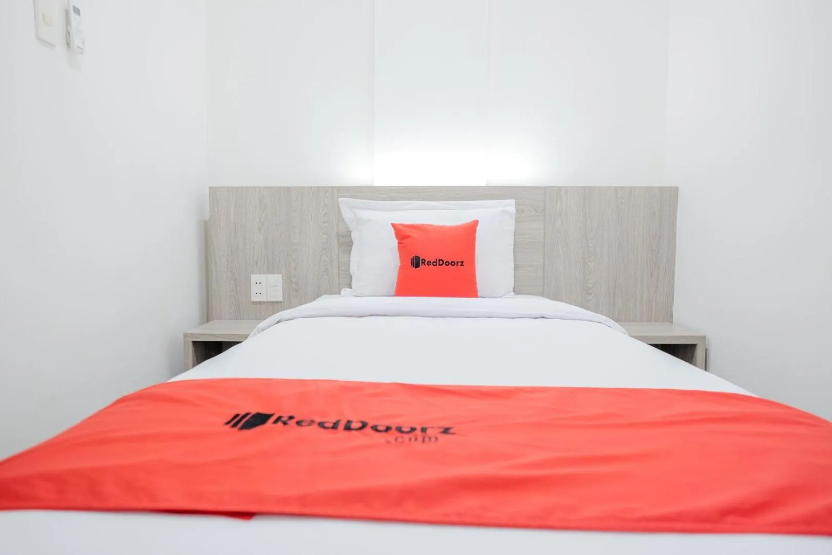 Bed in RedDoorz Plus @ Jalan Juanda Medan