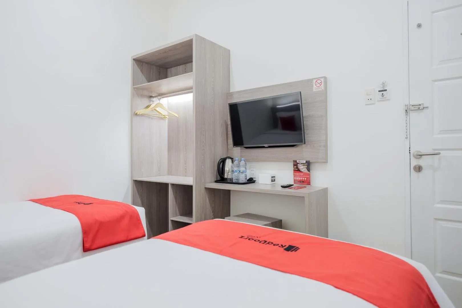 Bed in RedDoorz Plus @ Jalan Juanda Medan