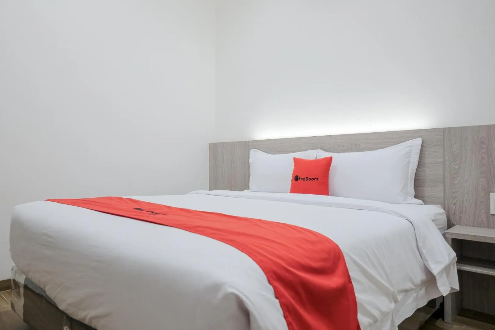 Bed in RedDoorz Plus @ Jalan Juanda Medan