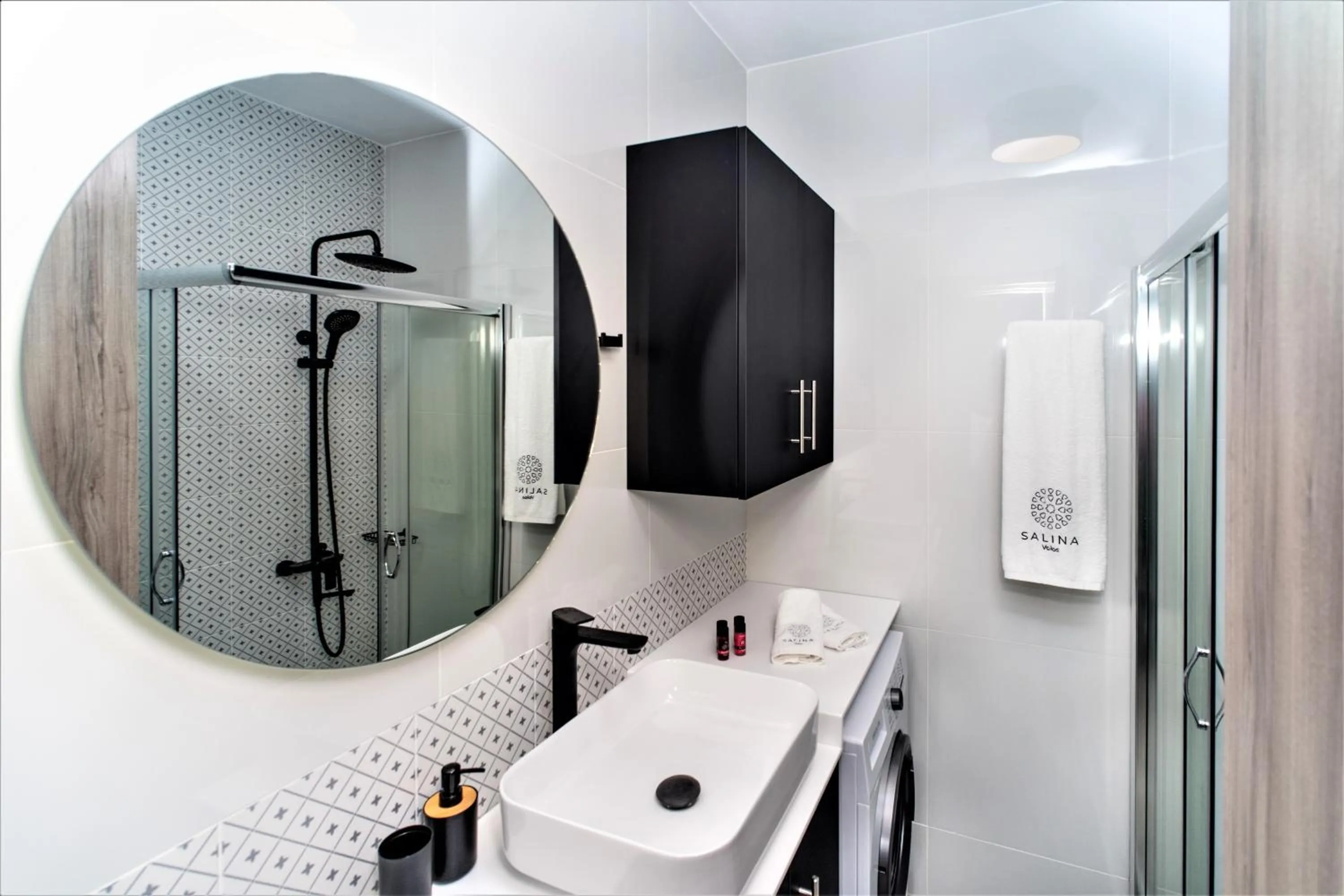 Shower in Salina Premium Residences Volos