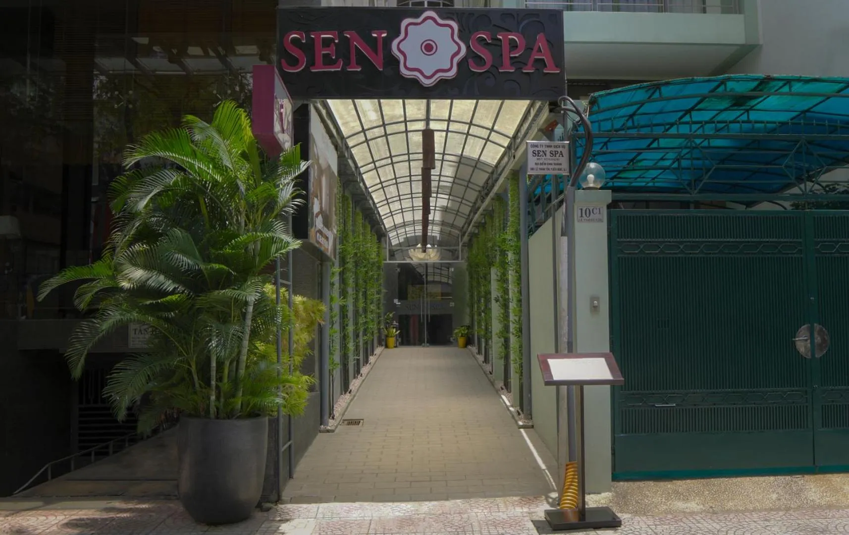 Facade/entrance in Sen Spa Service Apartment