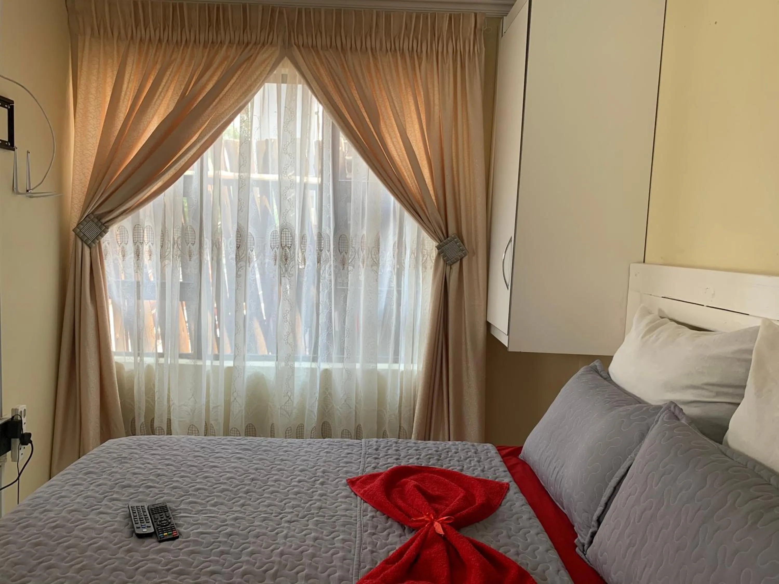 Bed in Ekaya Palace Guest House