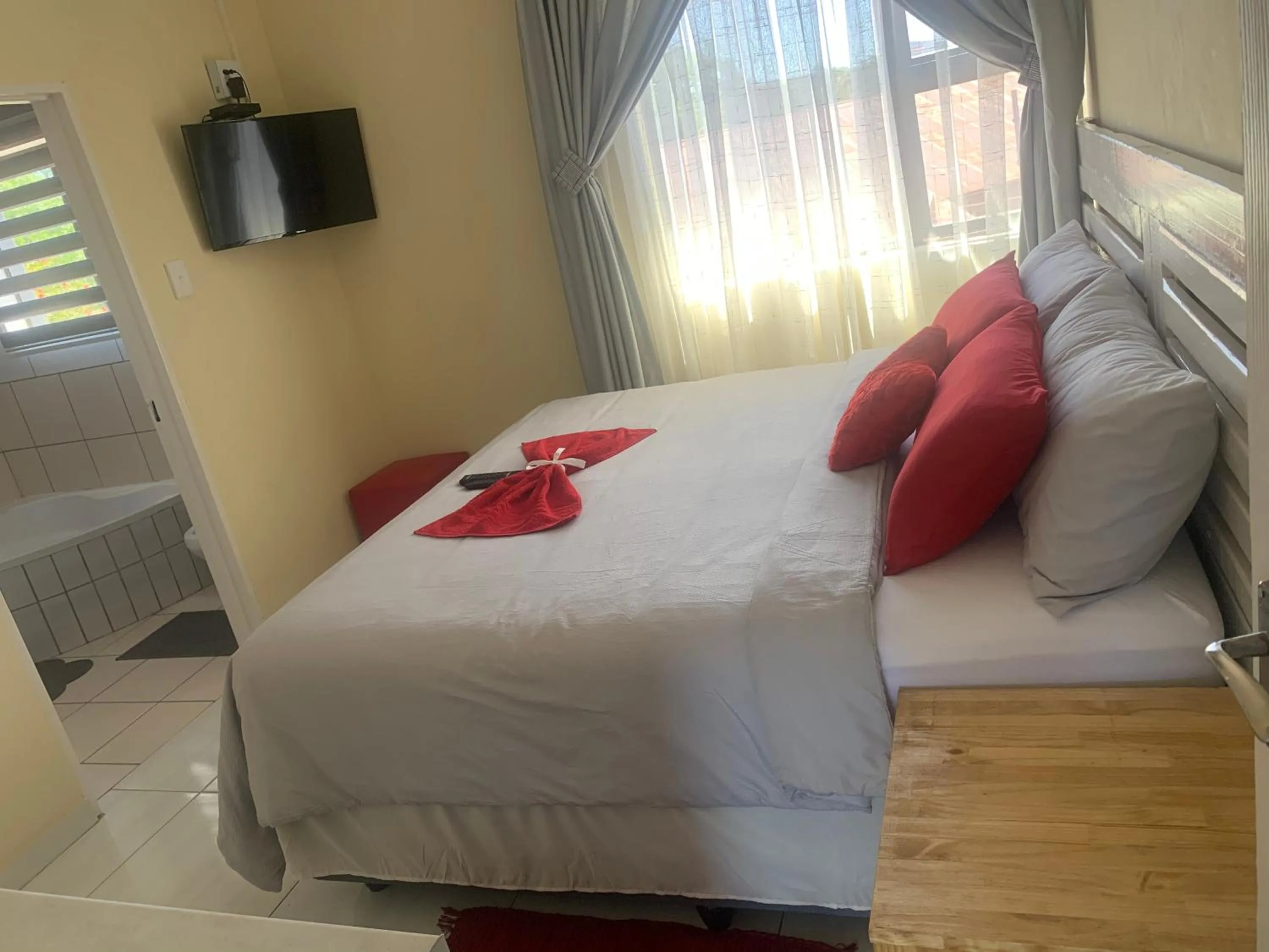 Bed in Ekaya Palace Guest House