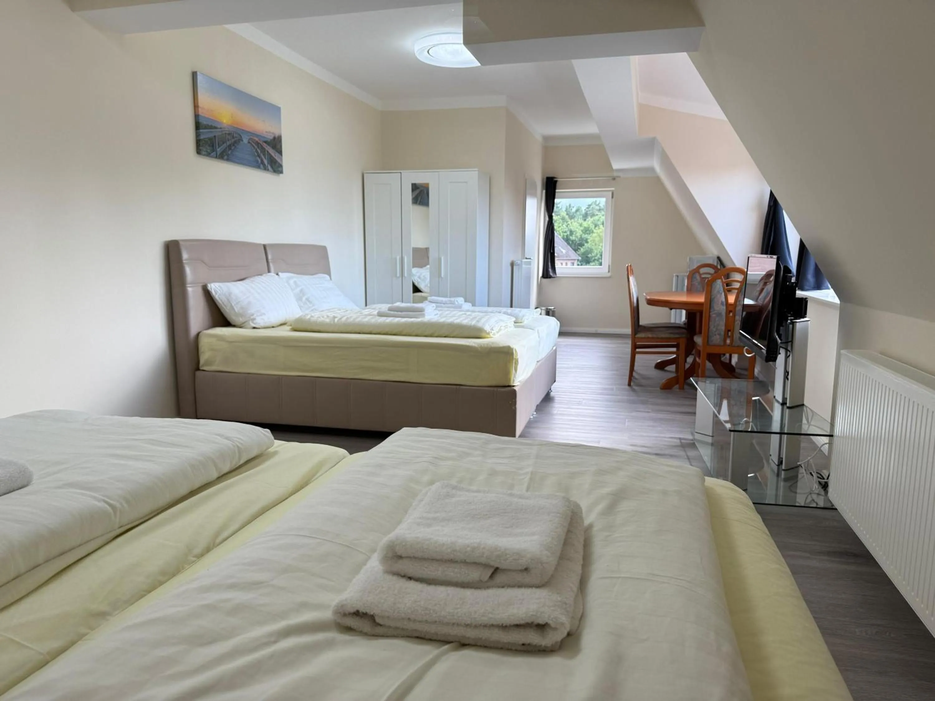 Photo of the whole room, Bed in M&M Hotel - Neu Wulmstorf