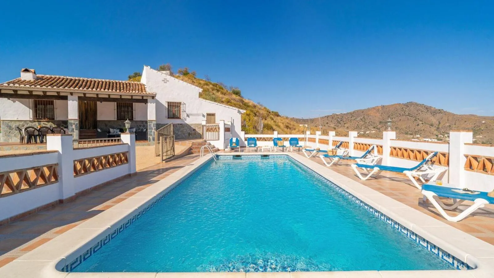 Swimming pool in Casa Herrero El Borge by Ruralidays