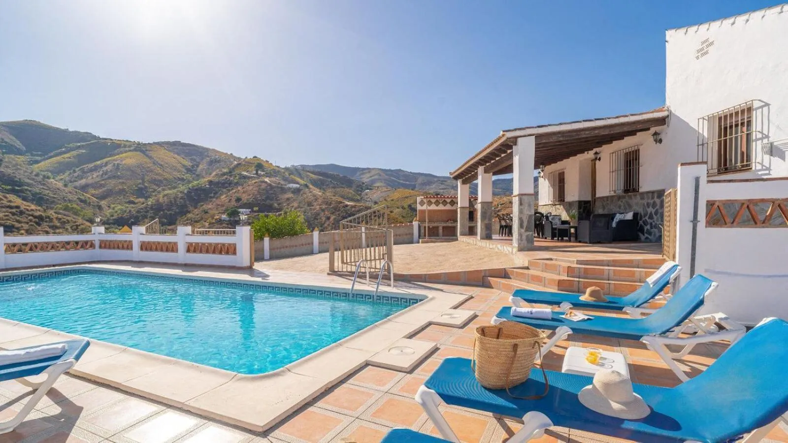 Swimming pool in Casa Herrero El Borge by Ruralidays