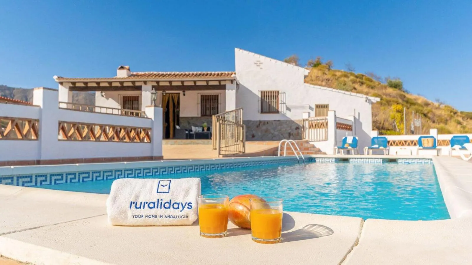 Swimming pool in Casa Herrero El Borge by Ruralidays