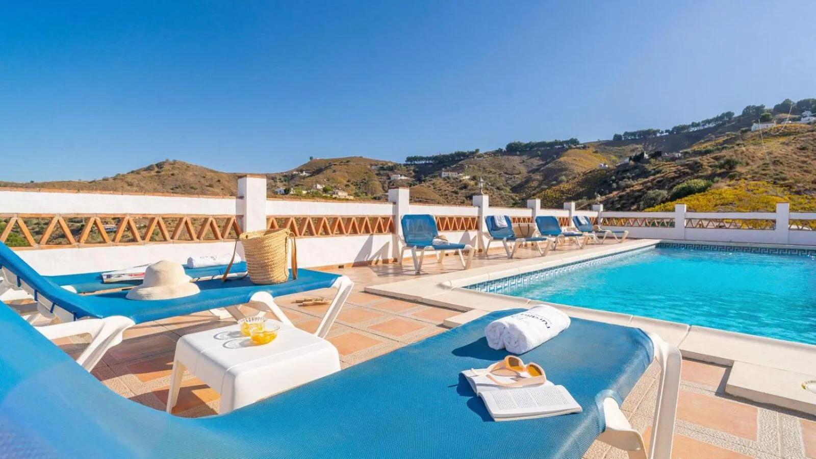 Swimming pool in Casa Herrero El Borge by Ruralidays