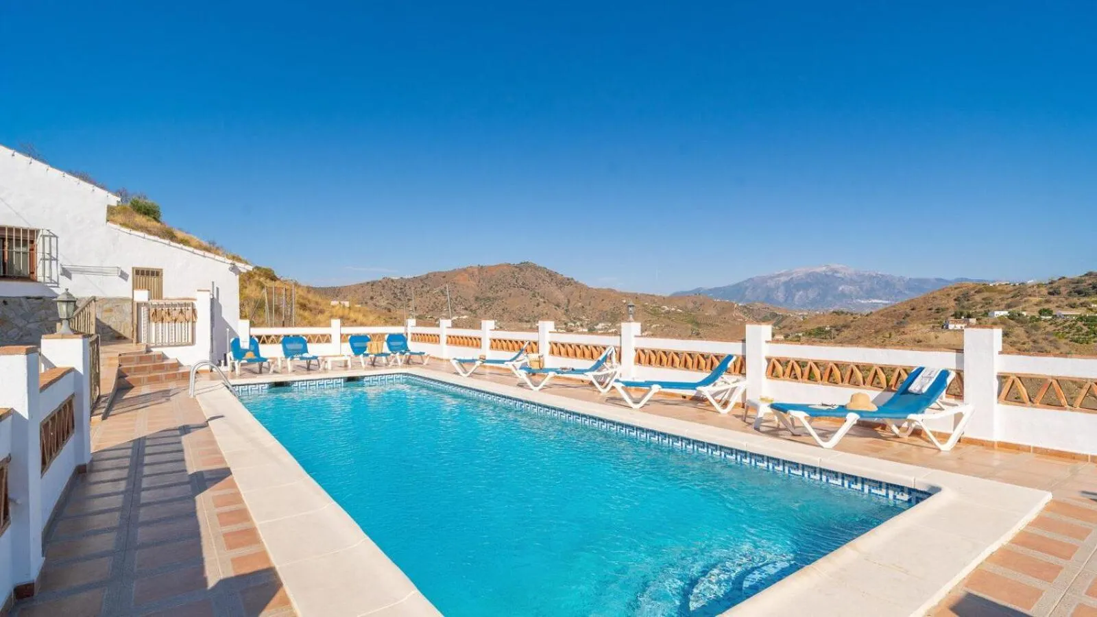 Swimming pool in Casa Herrero El Borge by Ruralidays