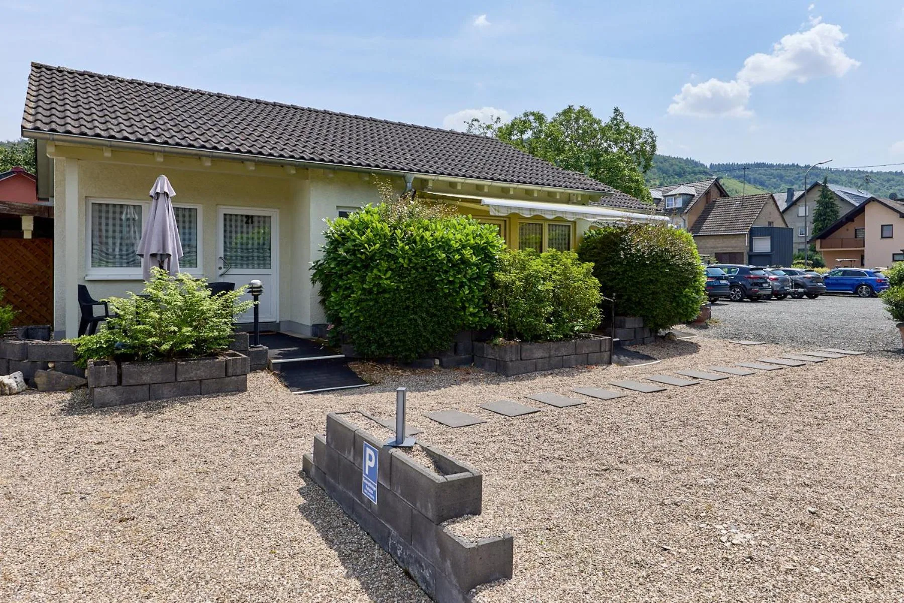 Property building in Moselhotel Weinhaus Simon `Sauna`Restaurant`ELadesäule