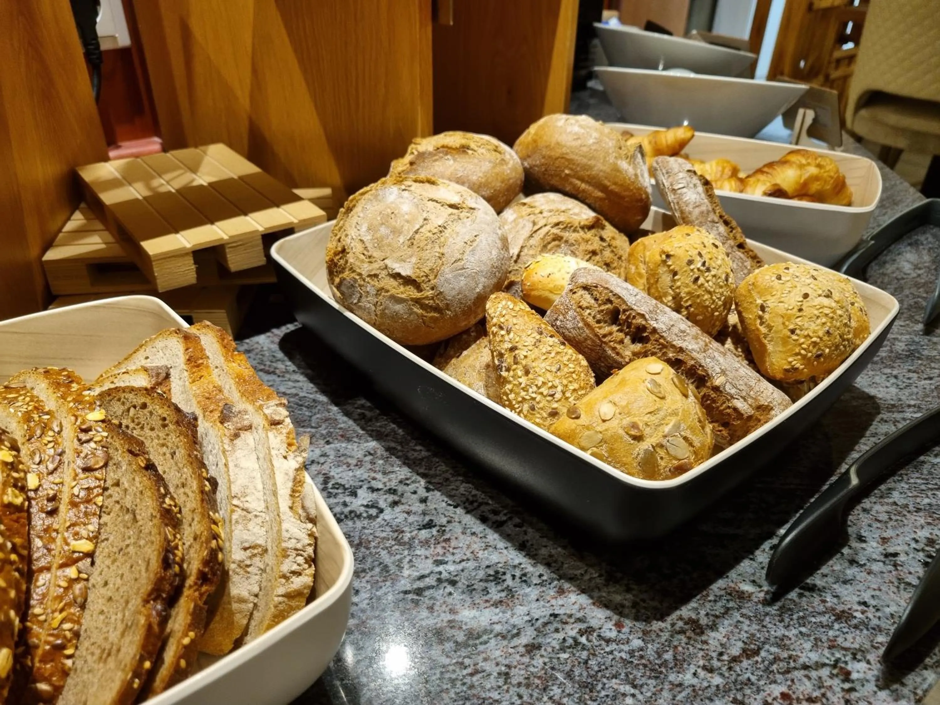 Food and drinks in Moselhotel Weinhaus Simon `Sauna`Restaurant`ELadesäule