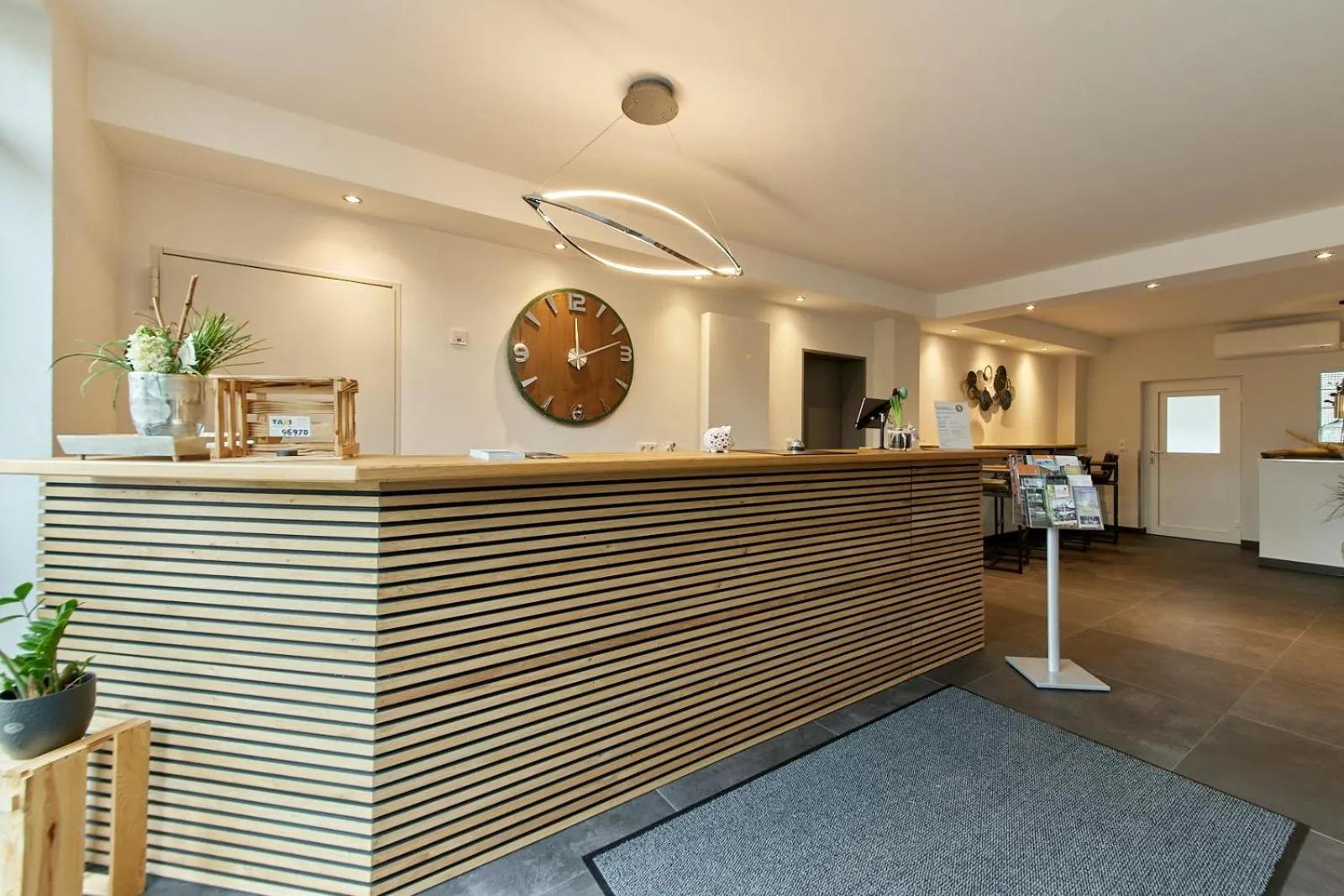 Lobby or reception in Moselhotel Weinhaus Simon `Sauna`Restaurant`ELadesäule