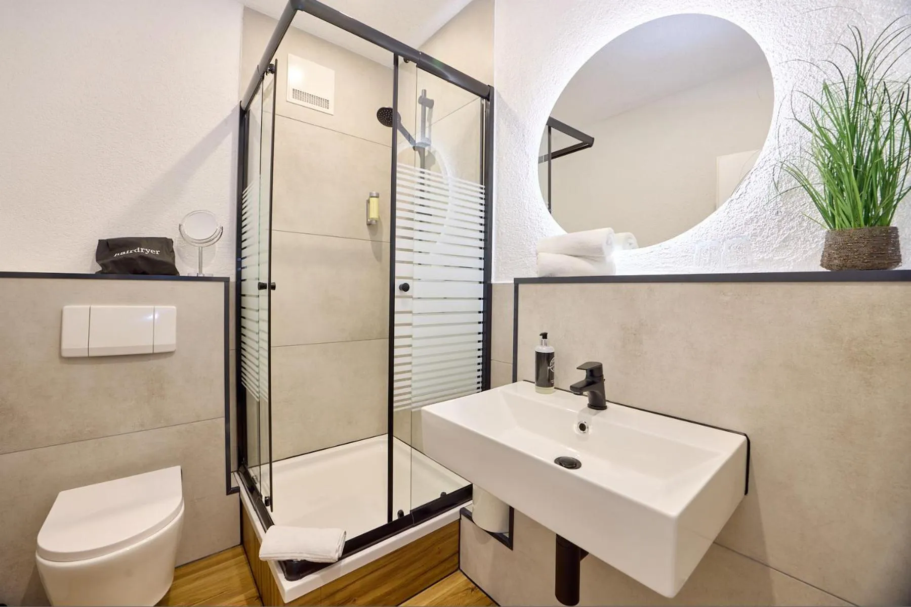 Bathroom in Moselhotel Weinhaus Simon `Sauna`Restaurant`ELadesäule