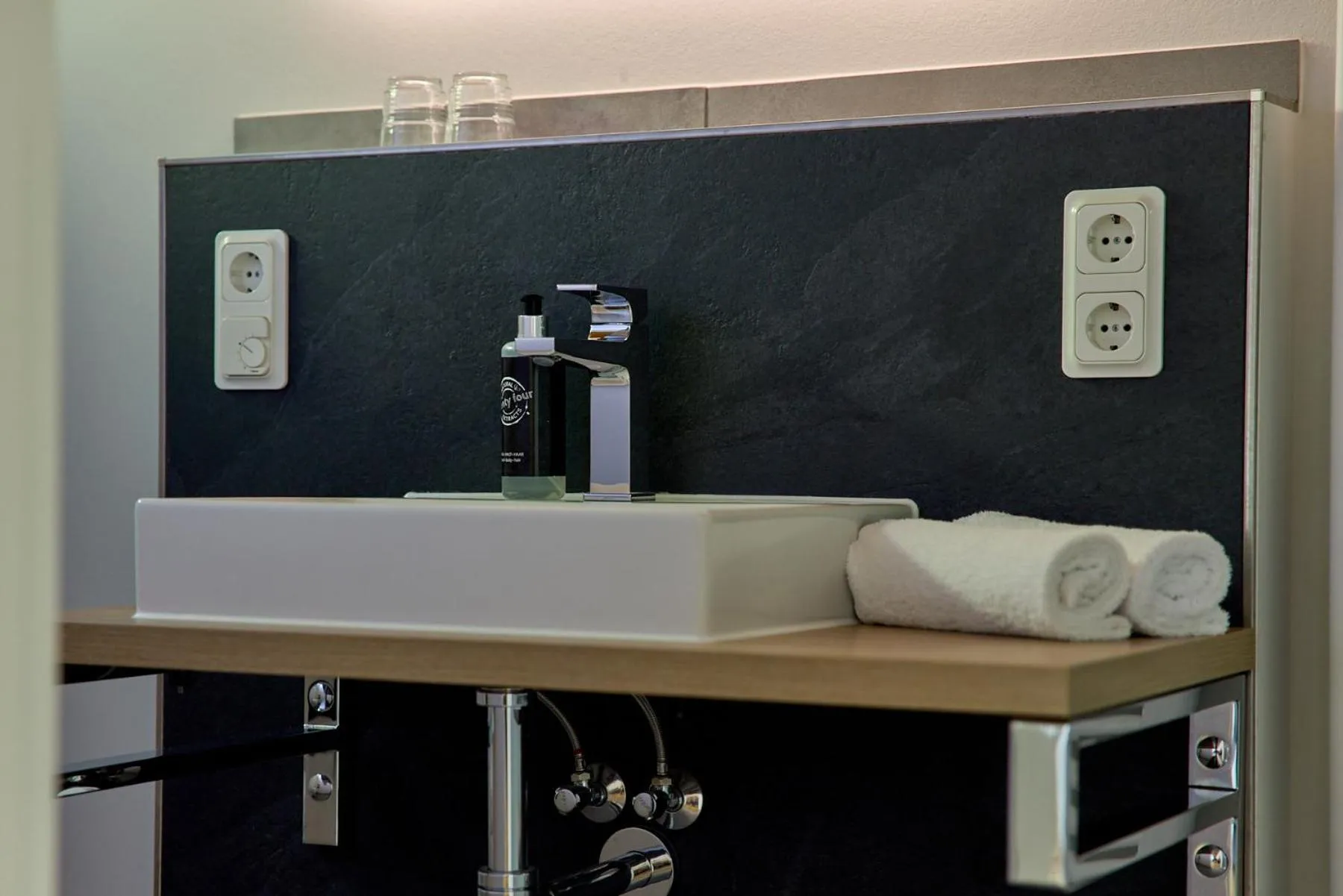 Bathroom in Moselhotel Weinhaus Simon `Sauna`Restaurant`ELadesäule