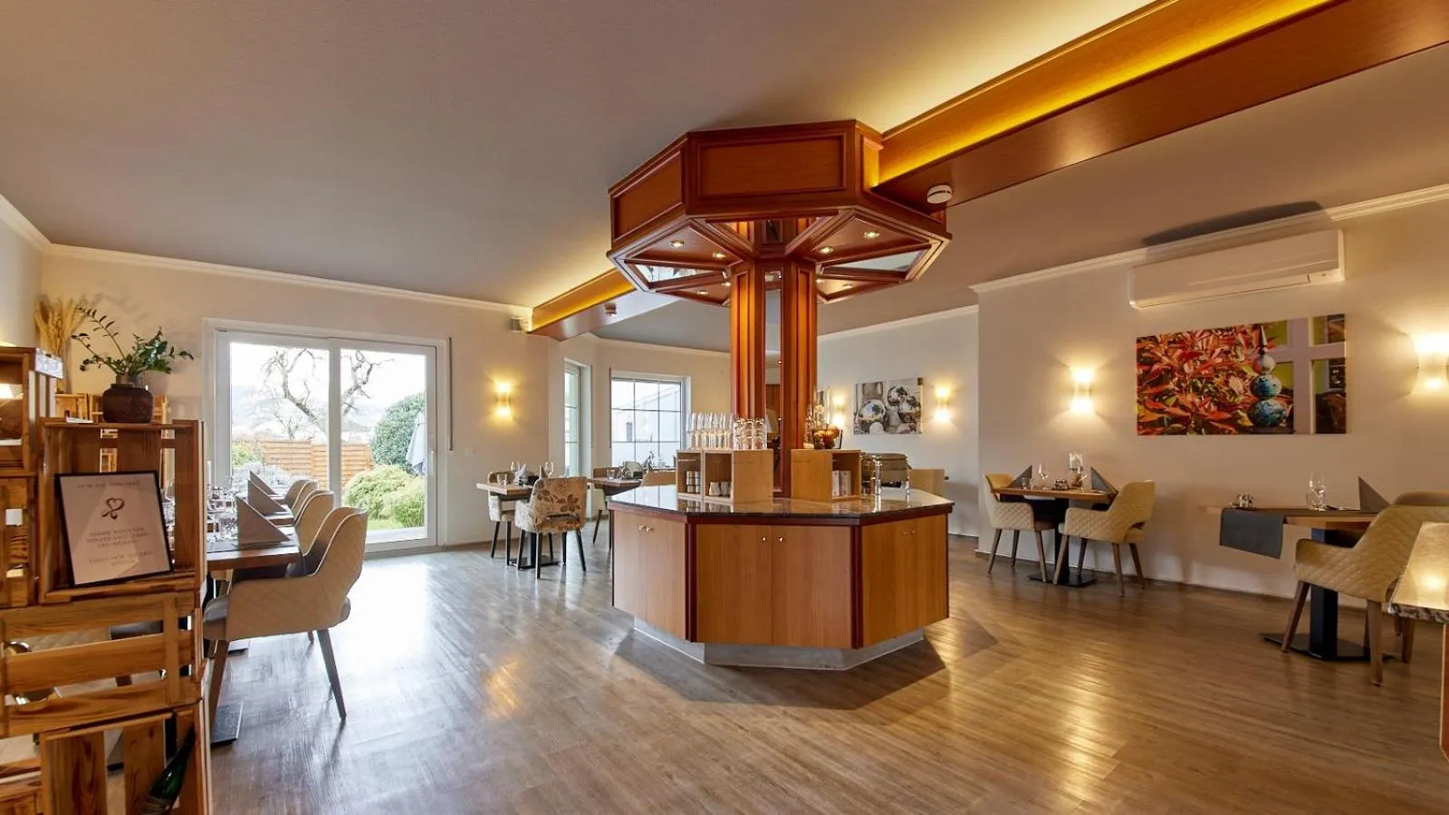 Restaurant/places to eat in Moselhotel Weinhaus Simon `Sauna`Restaurant`ELadesäule