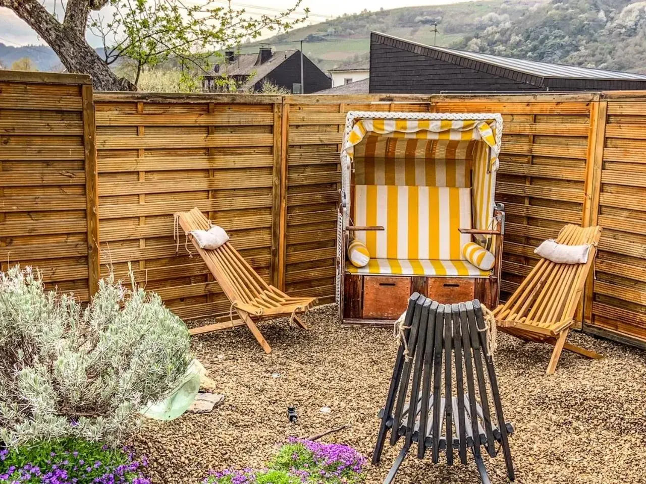 Studio with Terrace - single occupancy in Moselhotel Weinhaus Simon `Sauna`Restaurant`ELadesäule Studio with Terrace - single occupancy in Moselhotel Weinhaus Simon `Sauna`Restaurant`ELadesäule