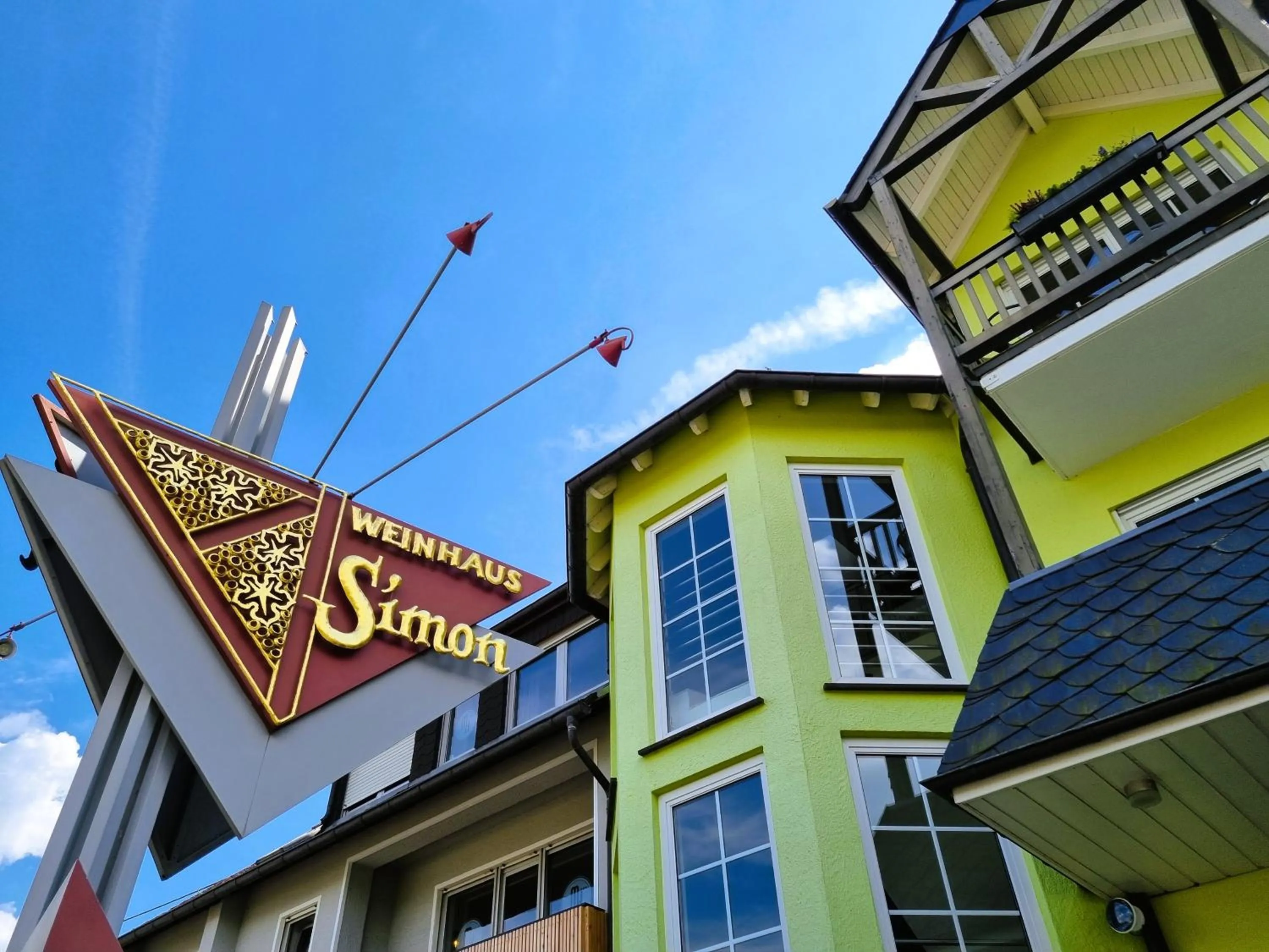 Property building in Moselhotel Weinhaus Simon `Sauna`Restaurant`ELadesäule