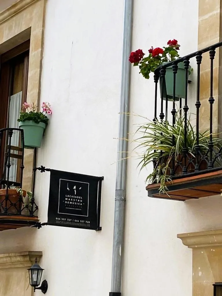 Facade/entrance in La Casa del Maestro de Música