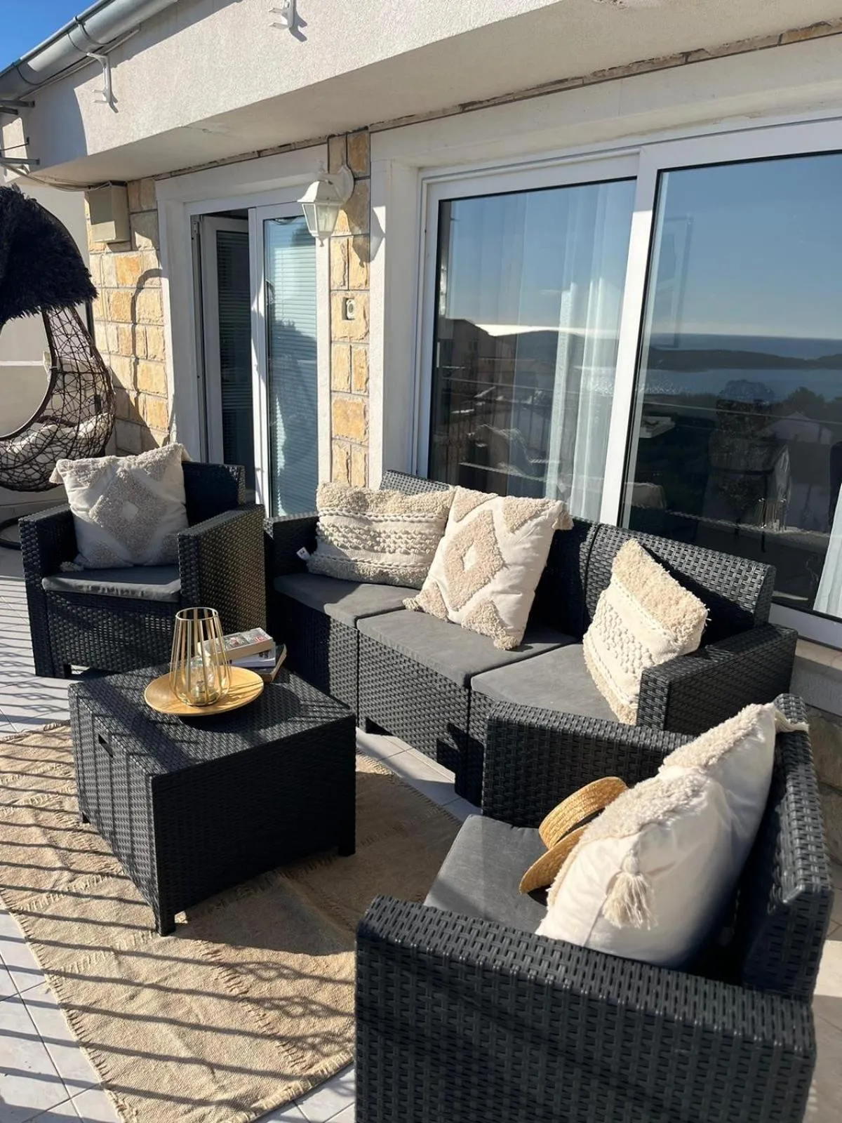 Comfort Two-Bedroom Apartment with Balcony and Sea View in Apartments Tino