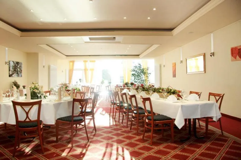 Restaurant/places to eat in Hotel Kempf